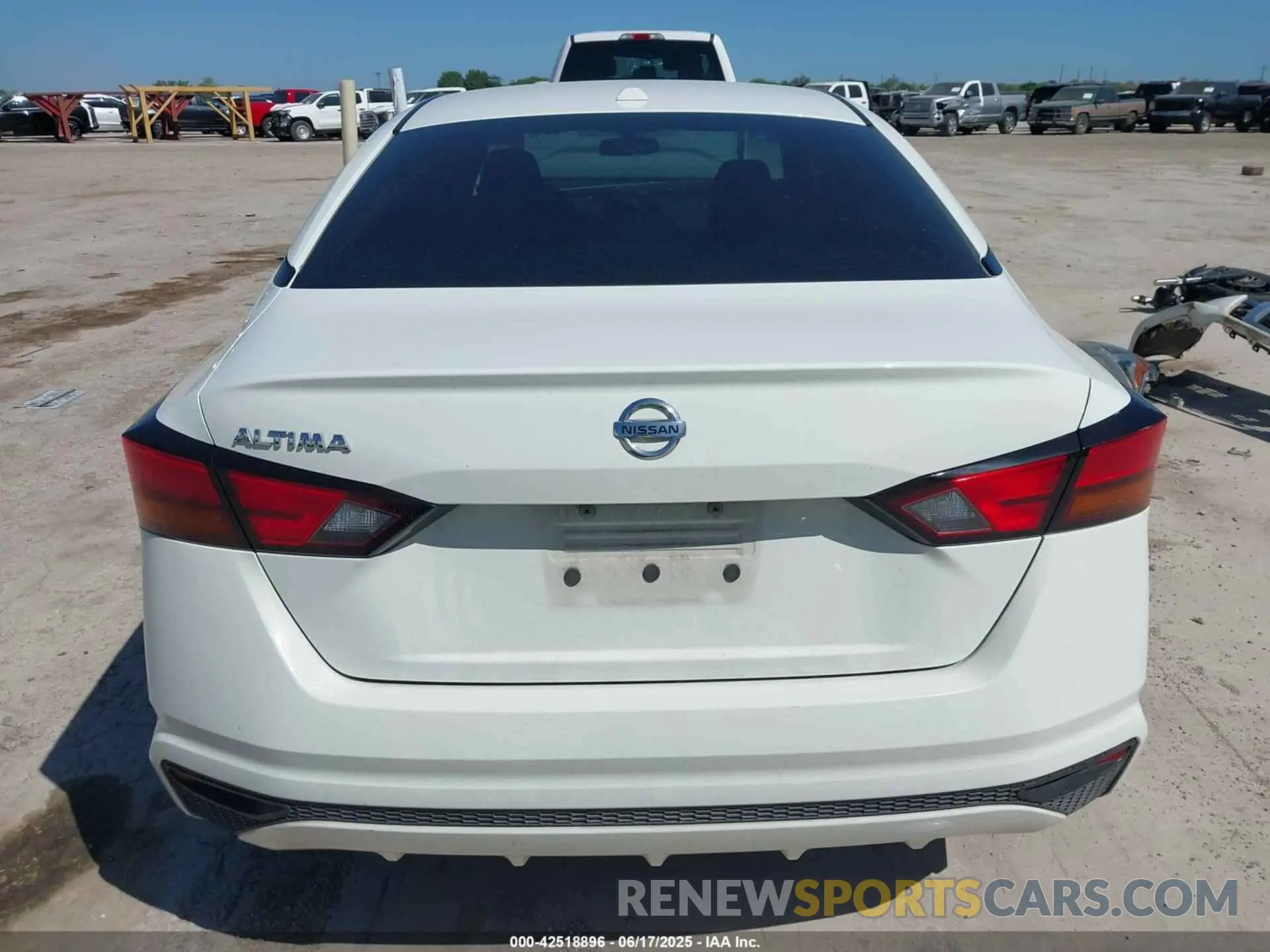 17 Photograph of a damaged car 1N4BL4BV4KC128250 NISSAN ALTIMA 2019