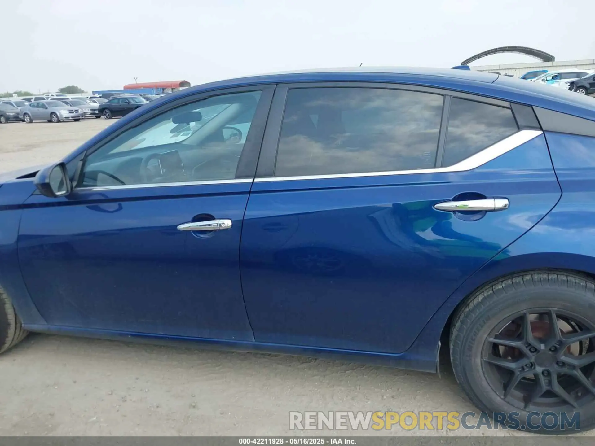 14 Photograph of a damaged car 1N4BL4BV4KC131195 NISSAN ALTIMA 2019
