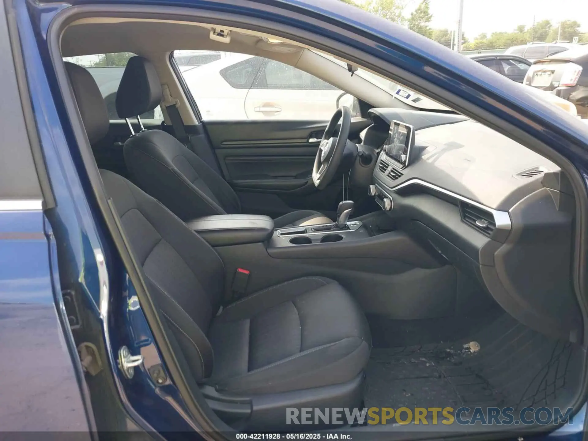 5 Photograph of a damaged car 1N4BL4BV4KC131195 NISSAN ALTIMA 2019