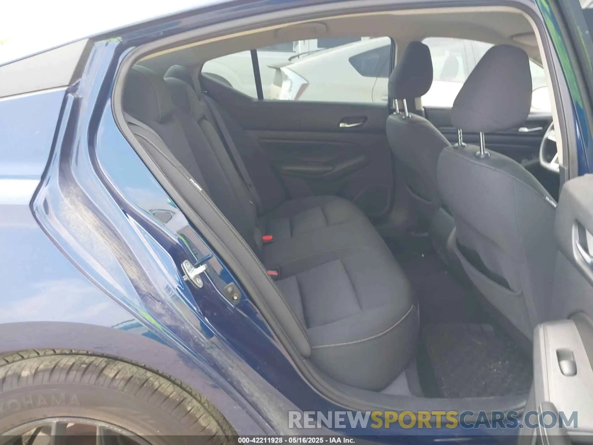 8 Photograph of a damaged car 1N4BL4BV4KC131195 NISSAN ALTIMA 2019