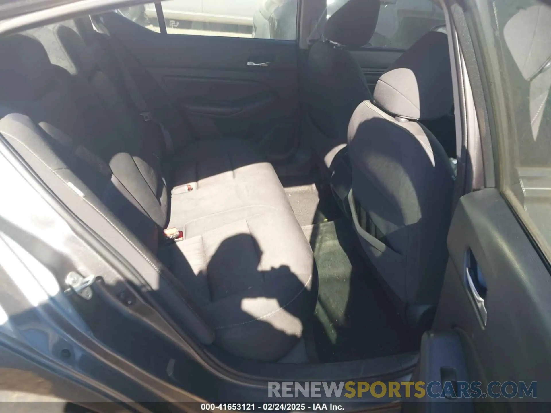 8 Photograph of a damaged car 1N4BL4BV4KC138373 NISSAN ALTIMA 2019