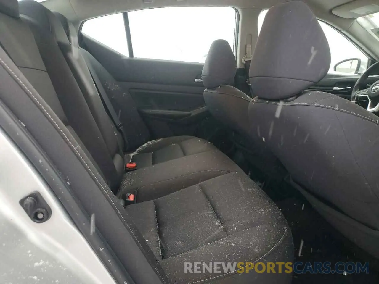 10 Photograph of a damaged car 1N4BL4BV4KC149874 NISSAN ALTIMA 2019