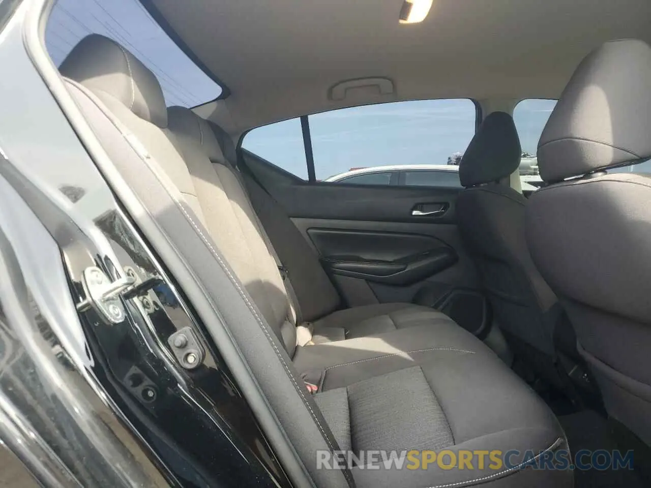 10 Photograph of a damaged car 1N4BL4BV4KC157456 NISSAN ALTIMA 2019