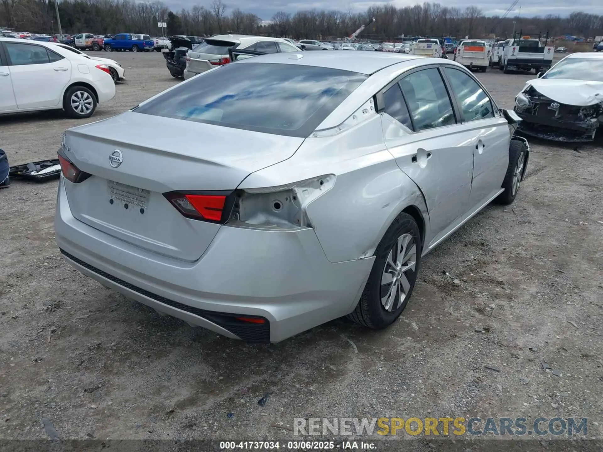 4 Photograph of a damaged car 1N4BL4BV4KC170904 NISSAN ALTIMA 2019