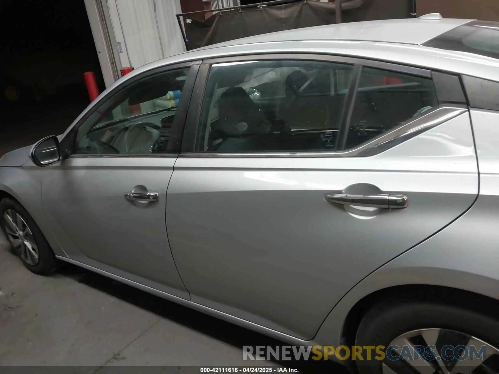 13 Photograph of a damaged car 1N4BL4BV4KC196886 NISSAN ALTIMA 2019