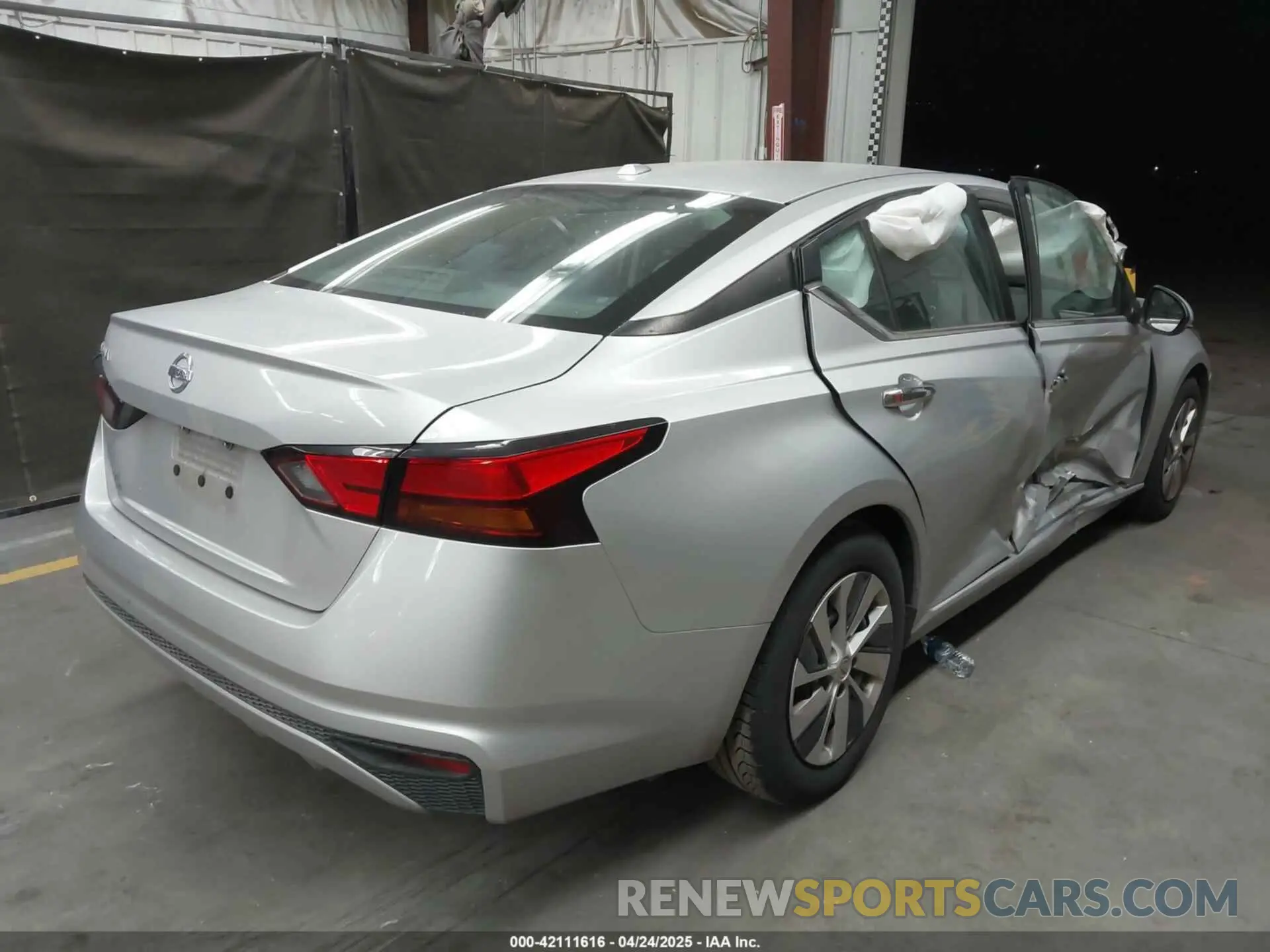 4 Photograph of a damaged car 1N4BL4BV4KC196886 NISSAN ALTIMA 2019