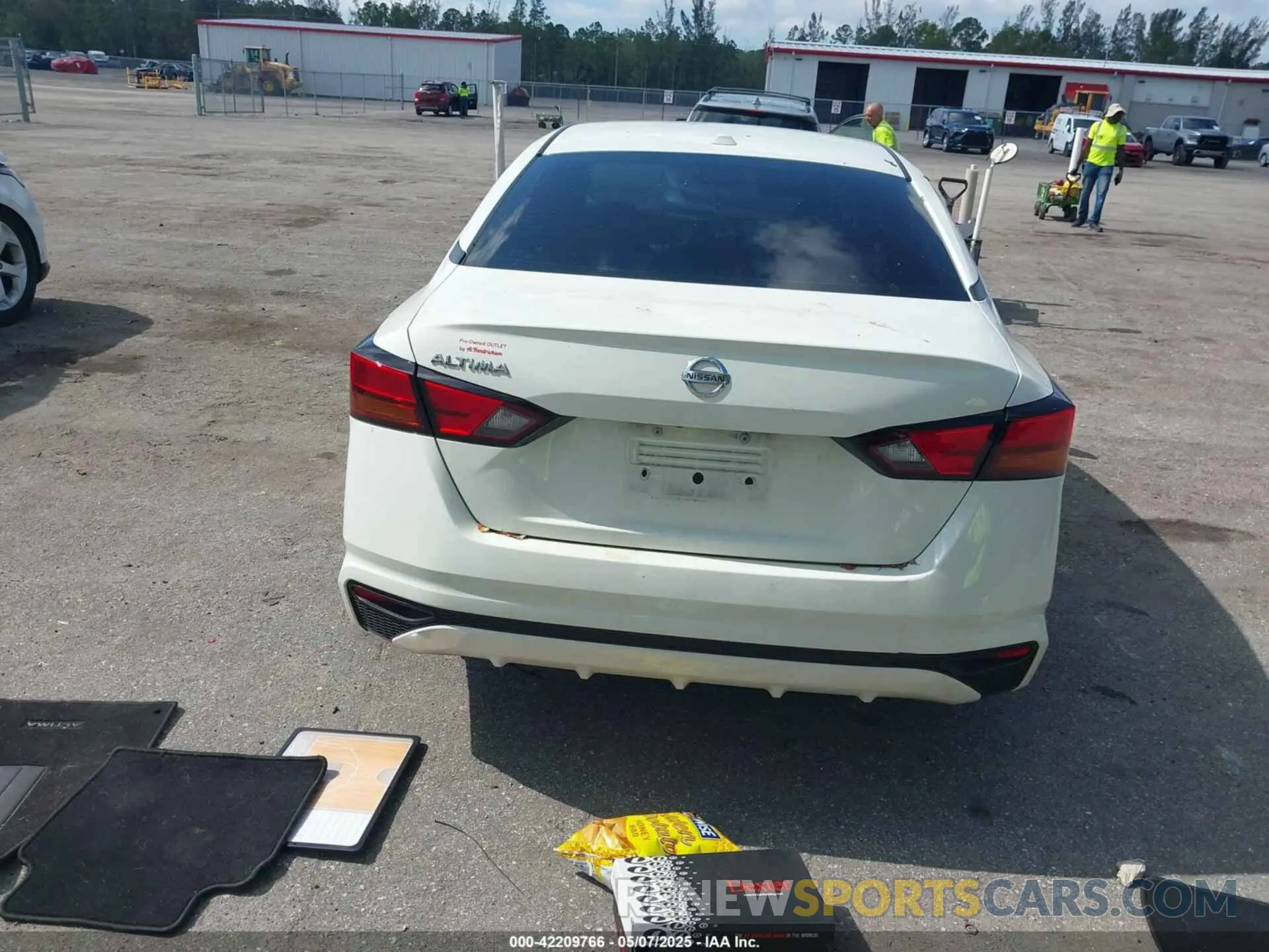 15 Photograph of a damaged car 1N4BL4BV4KC219342 NISSAN ALTIMA 2019