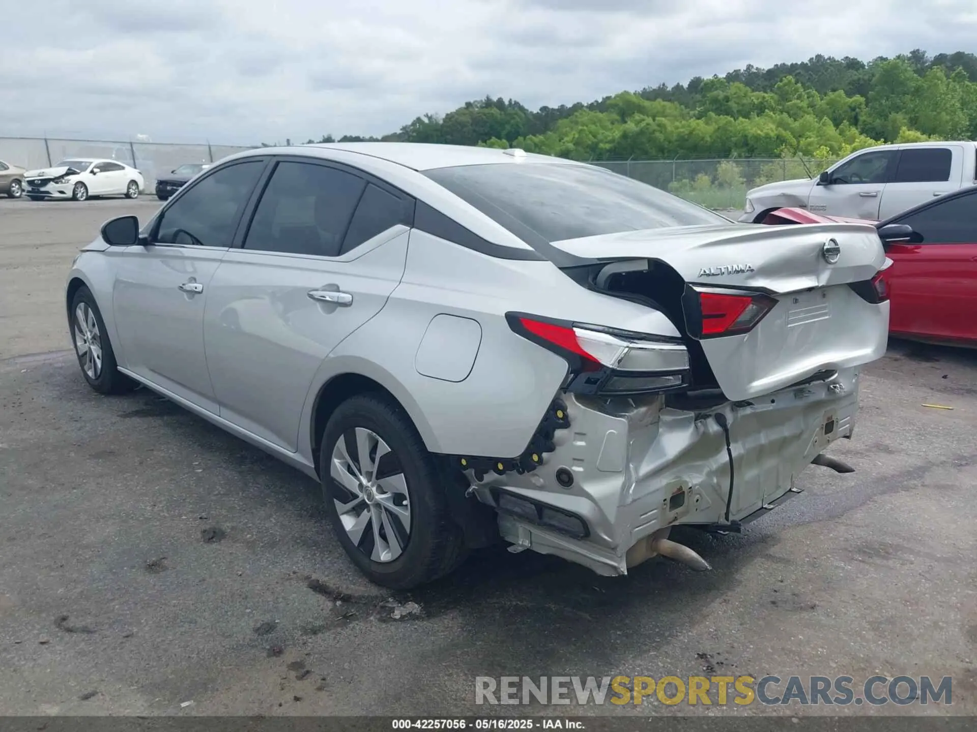 3 Photograph of a damaged car 1N4BL4BV4KC228588 NISSAN ALTIMA 2019