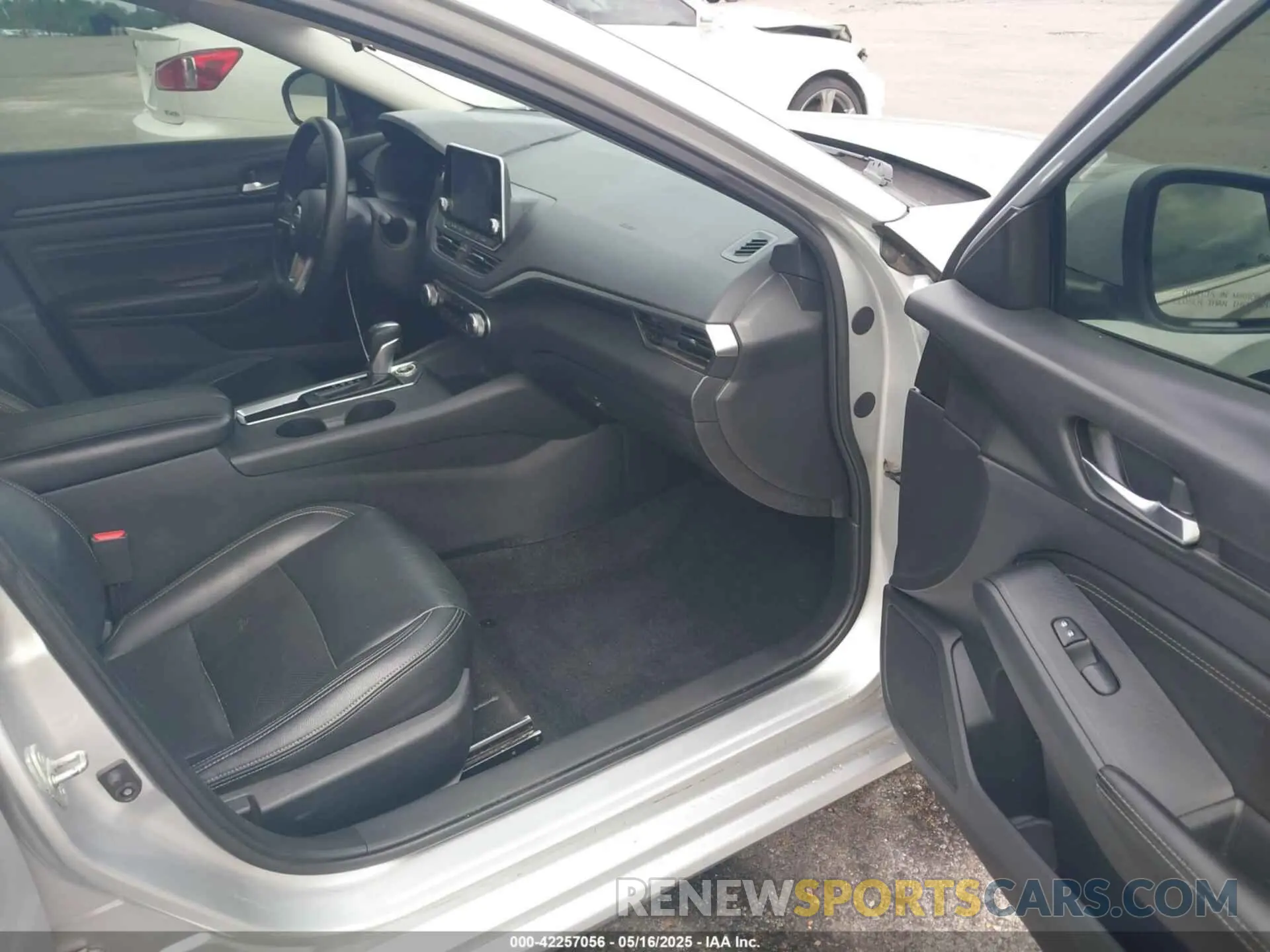 5 Photograph of a damaged car 1N4BL4BV4KC228588 NISSAN ALTIMA 2019