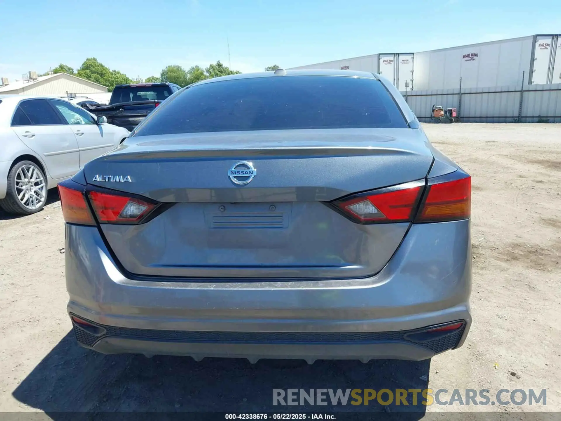 17 Photograph of a damaged car 1N4BL4BV4KC249442 NISSAN ALTIMA 2019