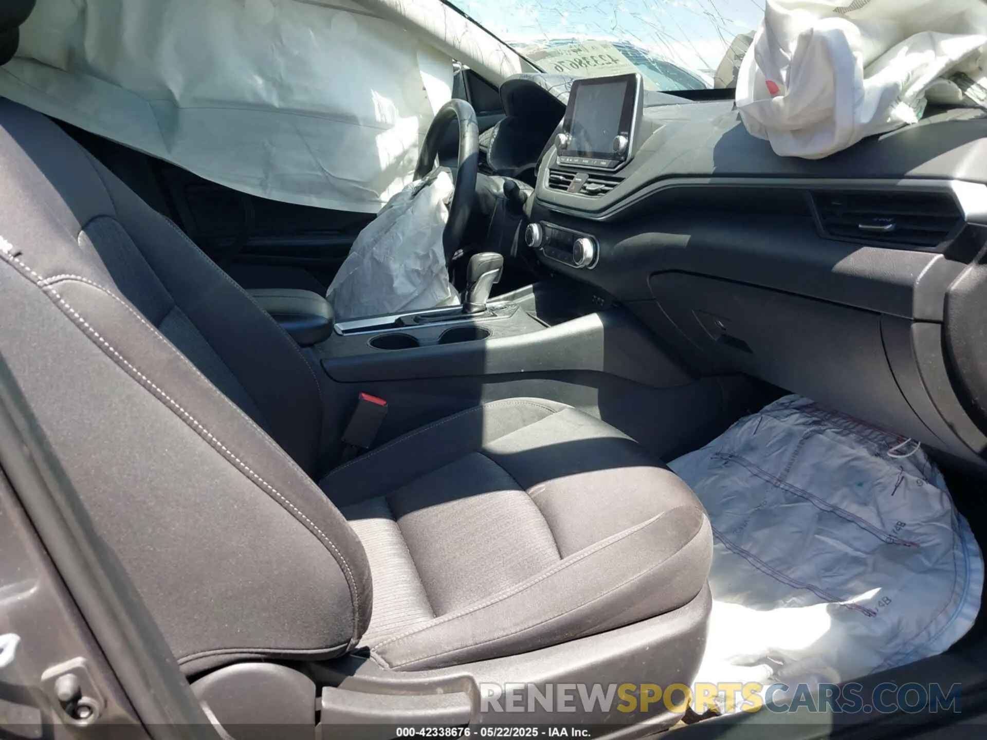 5 Photograph of a damaged car 1N4BL4BV4KC249442 NISSAN ALTIMA 2019