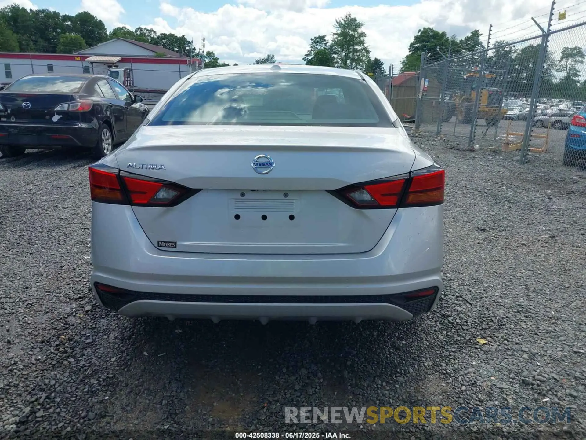 16 Photograph of a damaged car 1N4BL4BV4KC250252 NISSAN ALTIMA 2019