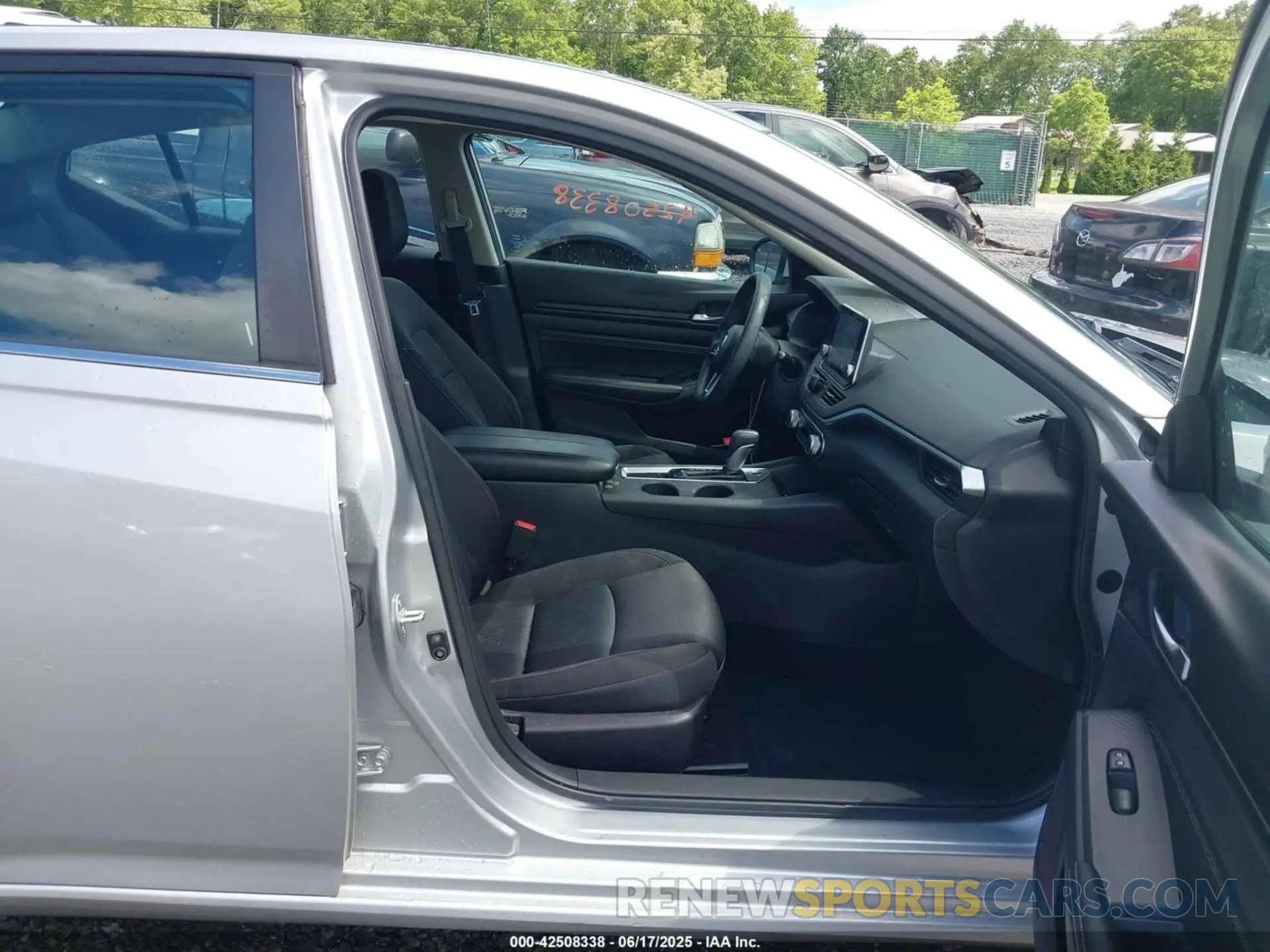 5 Photograph of a damaged car 1N4BL4BV4KC250252 NISSAN ALTIMA 2019