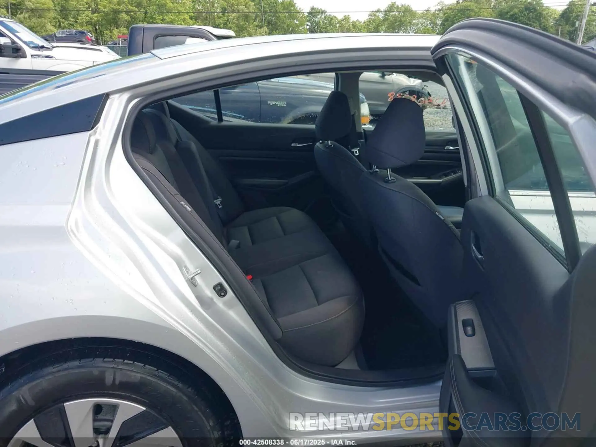 8 Photograph of a damaged car 1N4BL4BV4KC250252 NISSAN ALTIMA 2019