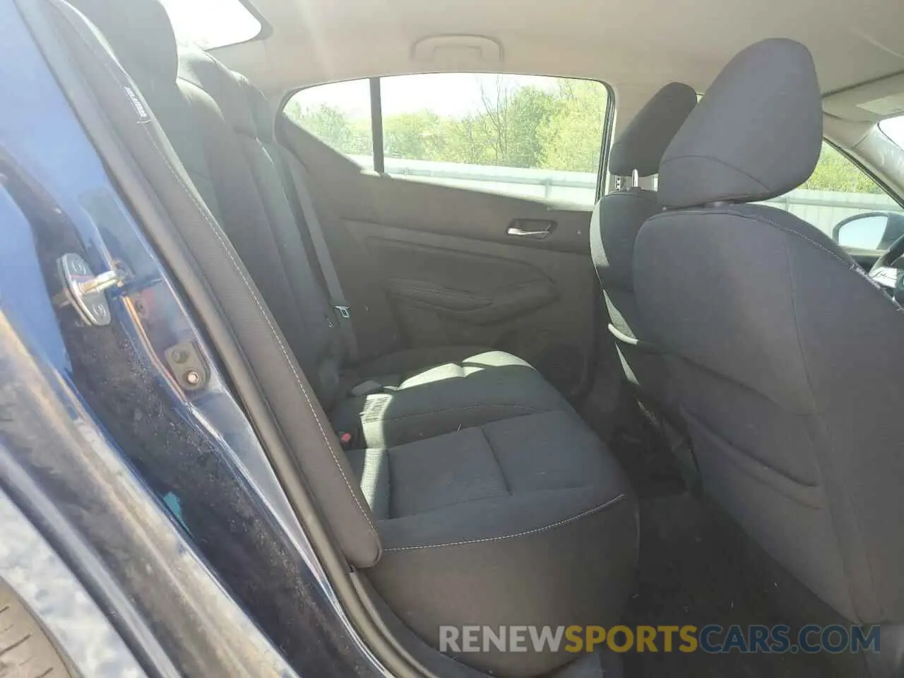 10 Photograph of a damaged car 1N4BL4BV4KN304010 NISSAN ALTIMA 2019