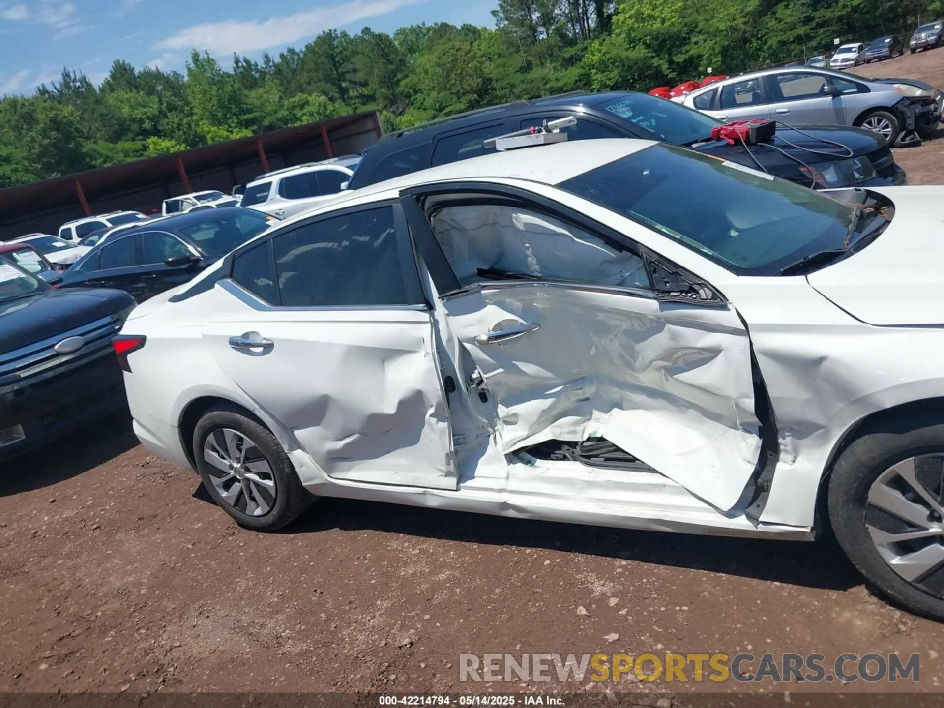 13 Photograph of a damaged car 1N4BL4BV4KN310969 NISSAN ALTIMA 2019
