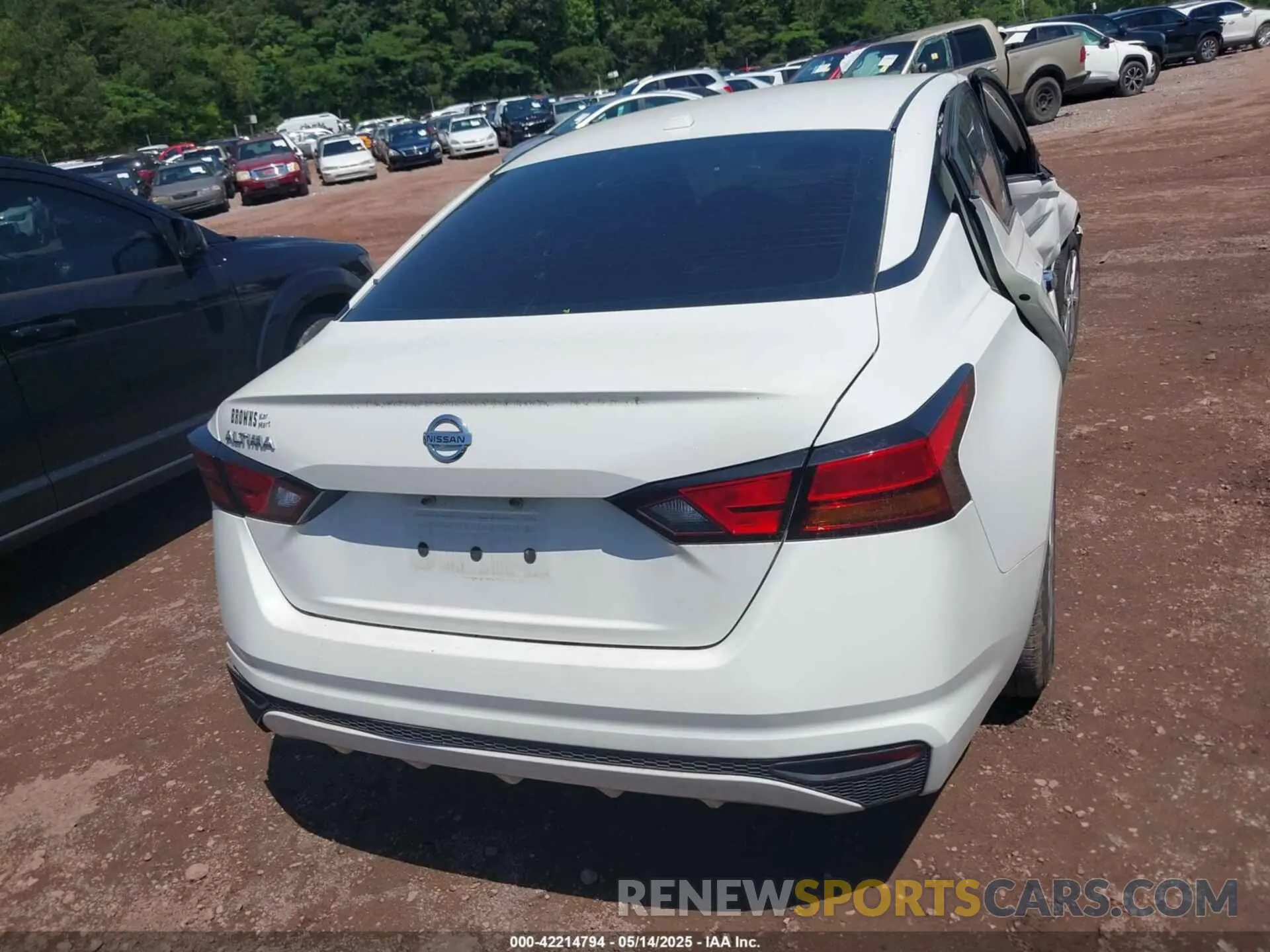 16 Photograph of a damaged car 1N4BL4BV4KN310969 NISSAN ALTIMA 2019