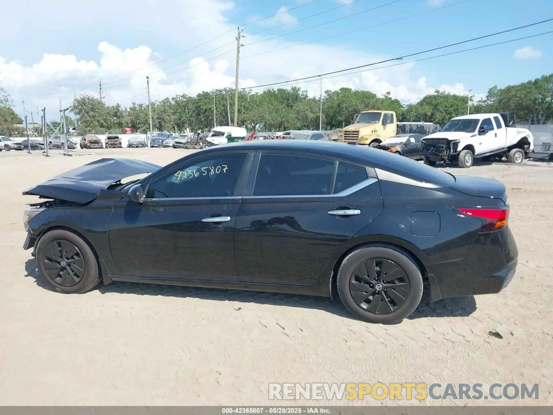 14 Photograph of a damaged car 1N4BL4BV5KC115846 NISSAN ALTIMA 2019