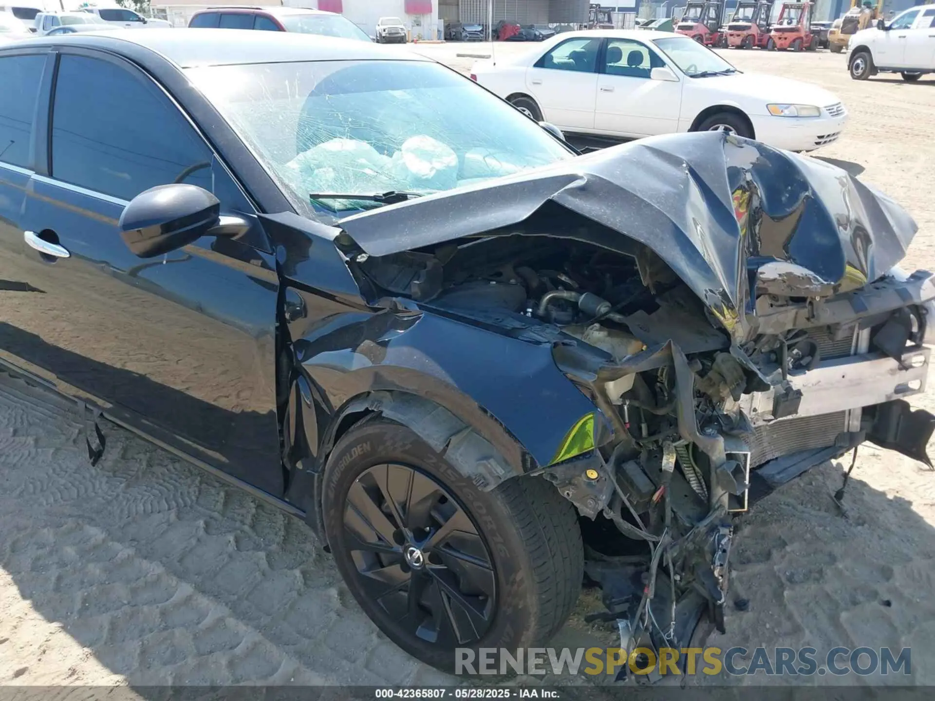 6 Photograph of a damaged car 1N4BL4BV5KC115846 NISSAN ALTIMA 2019