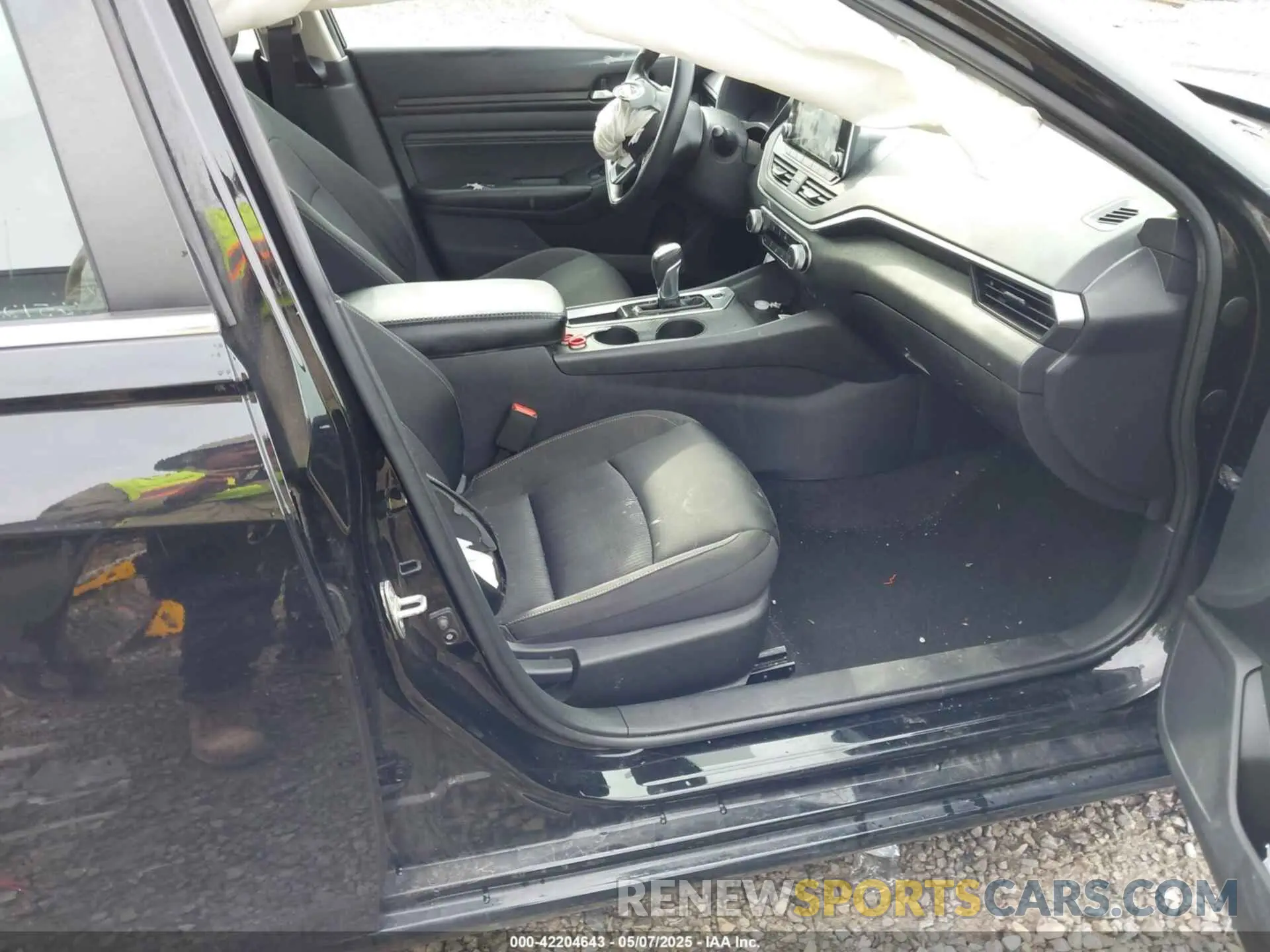 5 Photograph of a damaged car 1N4BL4BV5KC123686 NISSAN ALTIMA 2019