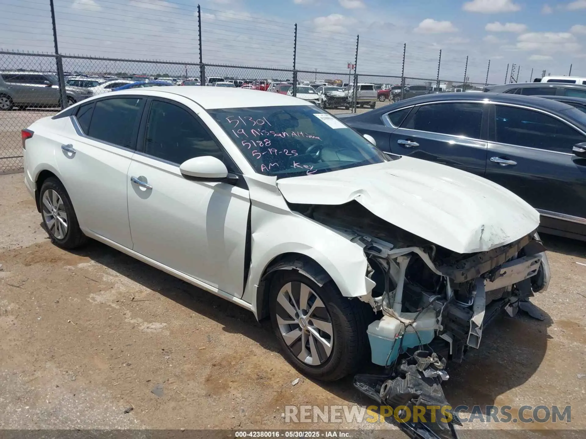 1 Photograph of a damaged car 1N4BL4BV5KC135188 NISSAN ALTIMA 2019