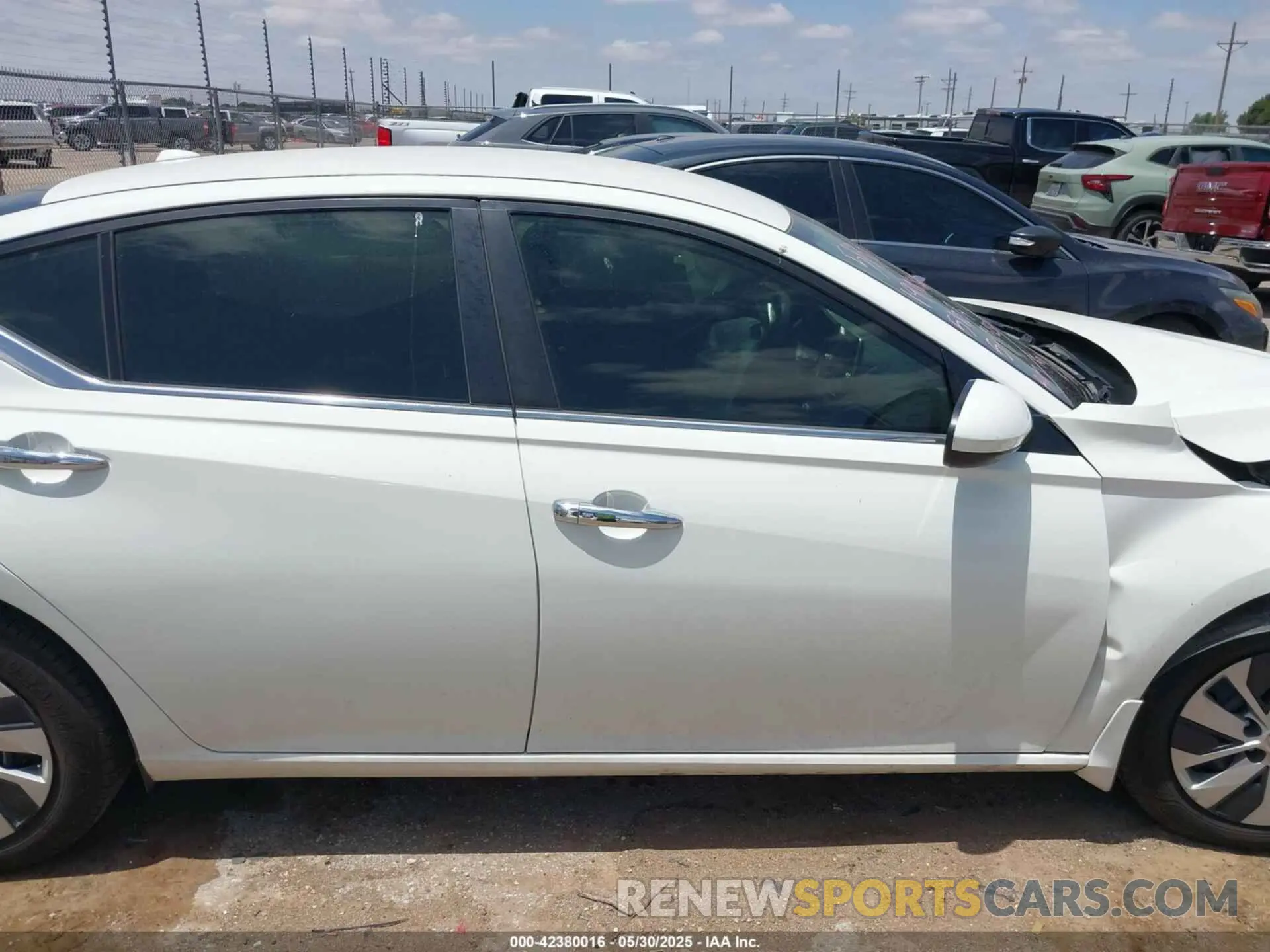 14 Photograph of a damaged car 1N4BL4BV5KC135188 NISSAN ALTIMA 2019