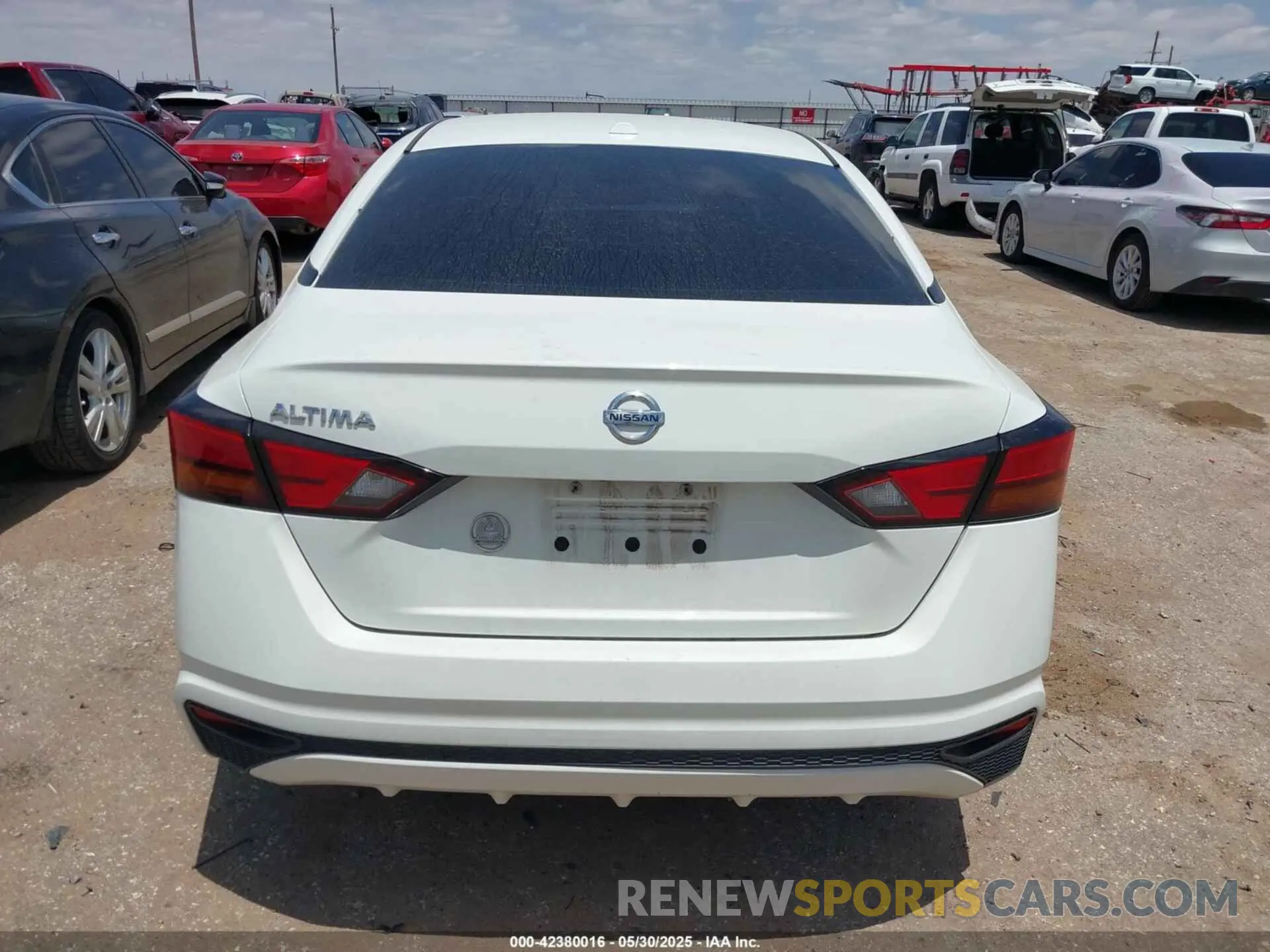 17 Photograph of a damaged car 1N4BL4BV5KC135188 NISSAN ALTIMA 2019
