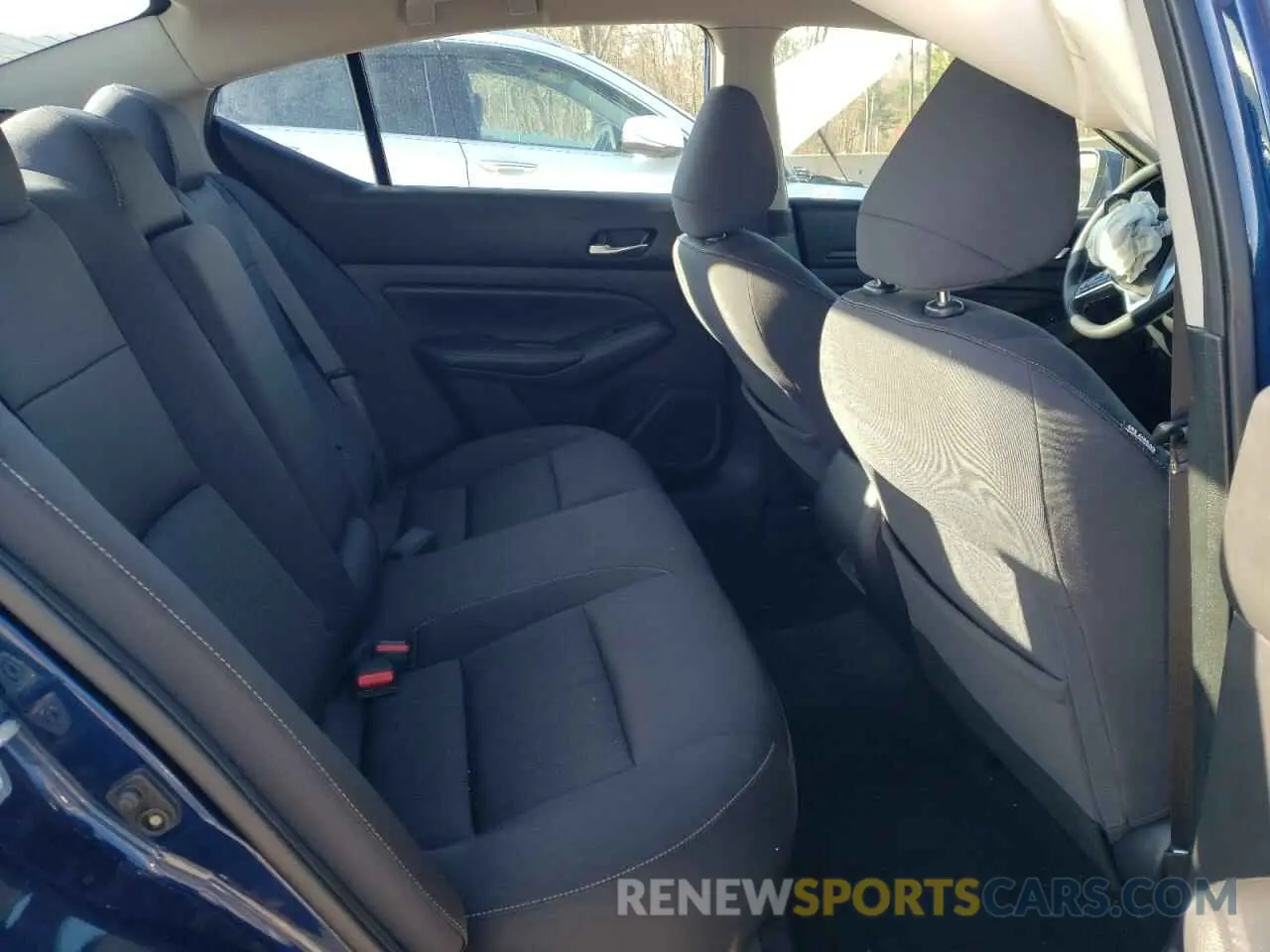 10 Photograph of a damaged car 1N4BL4BV5KC194323 NISSAN ALTIMA 2019