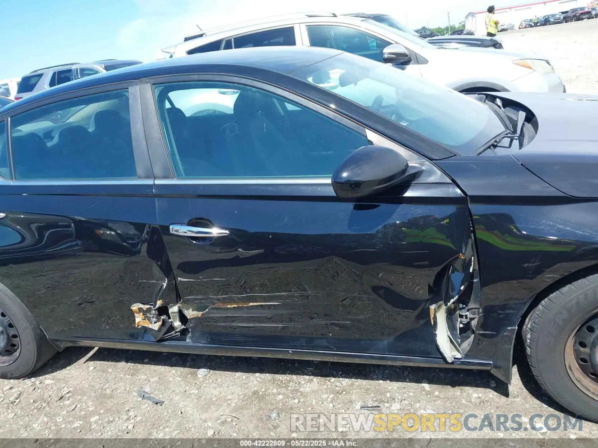 13 Photograph of a damaged car 1N4BL4BV5KC195309 NISSAN ALTIMA 2019