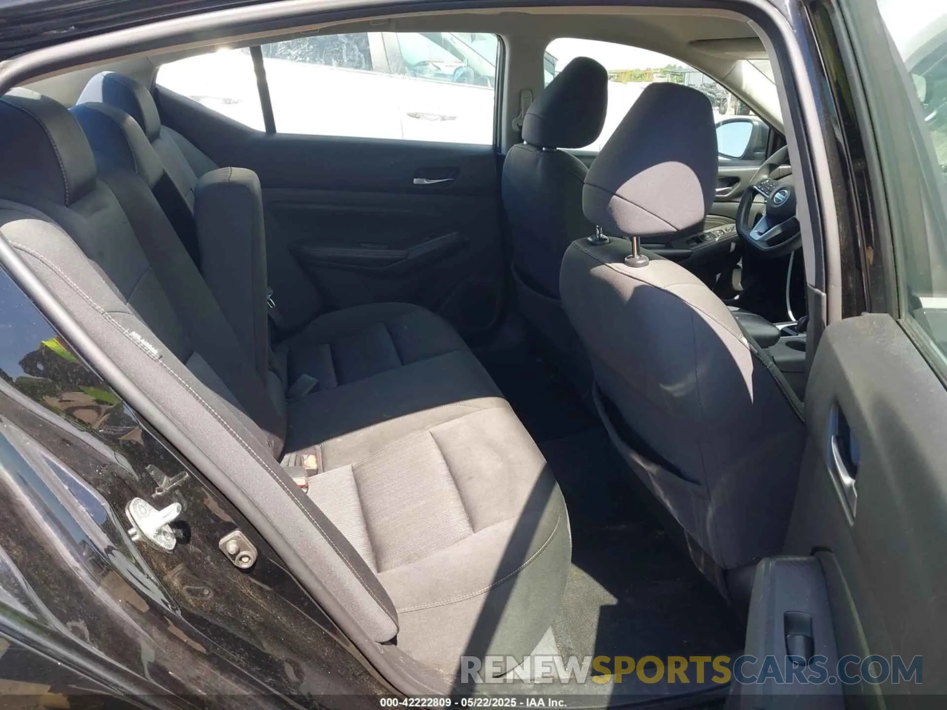 8 Photograph of a damaged car 1N4BL4BV5KC195309 NISSAN ALTIMA 2019
