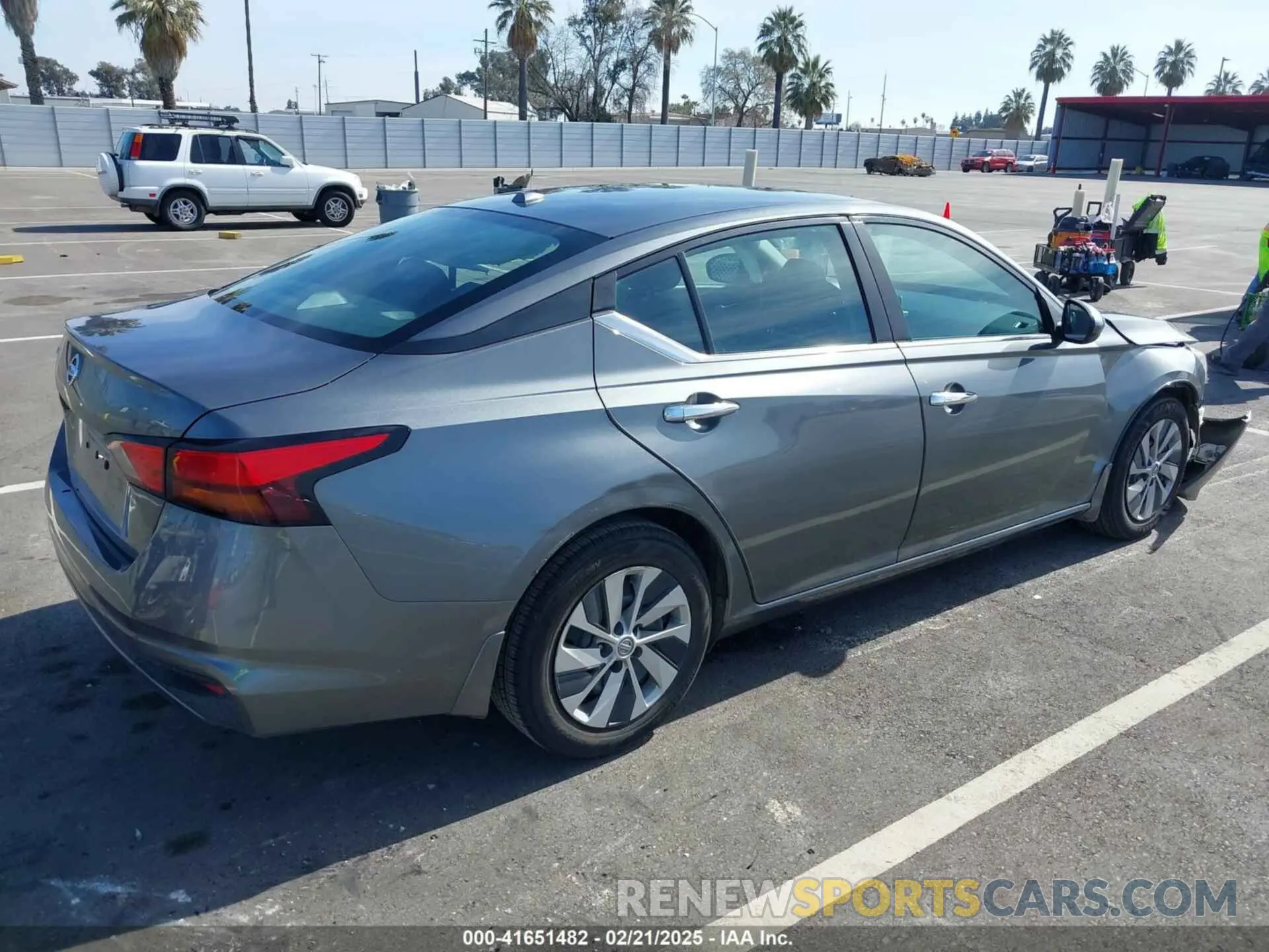 4 Photograph of a damaged car 1N4BL4BV5KC204364 NISSAN ALTIMA 2019