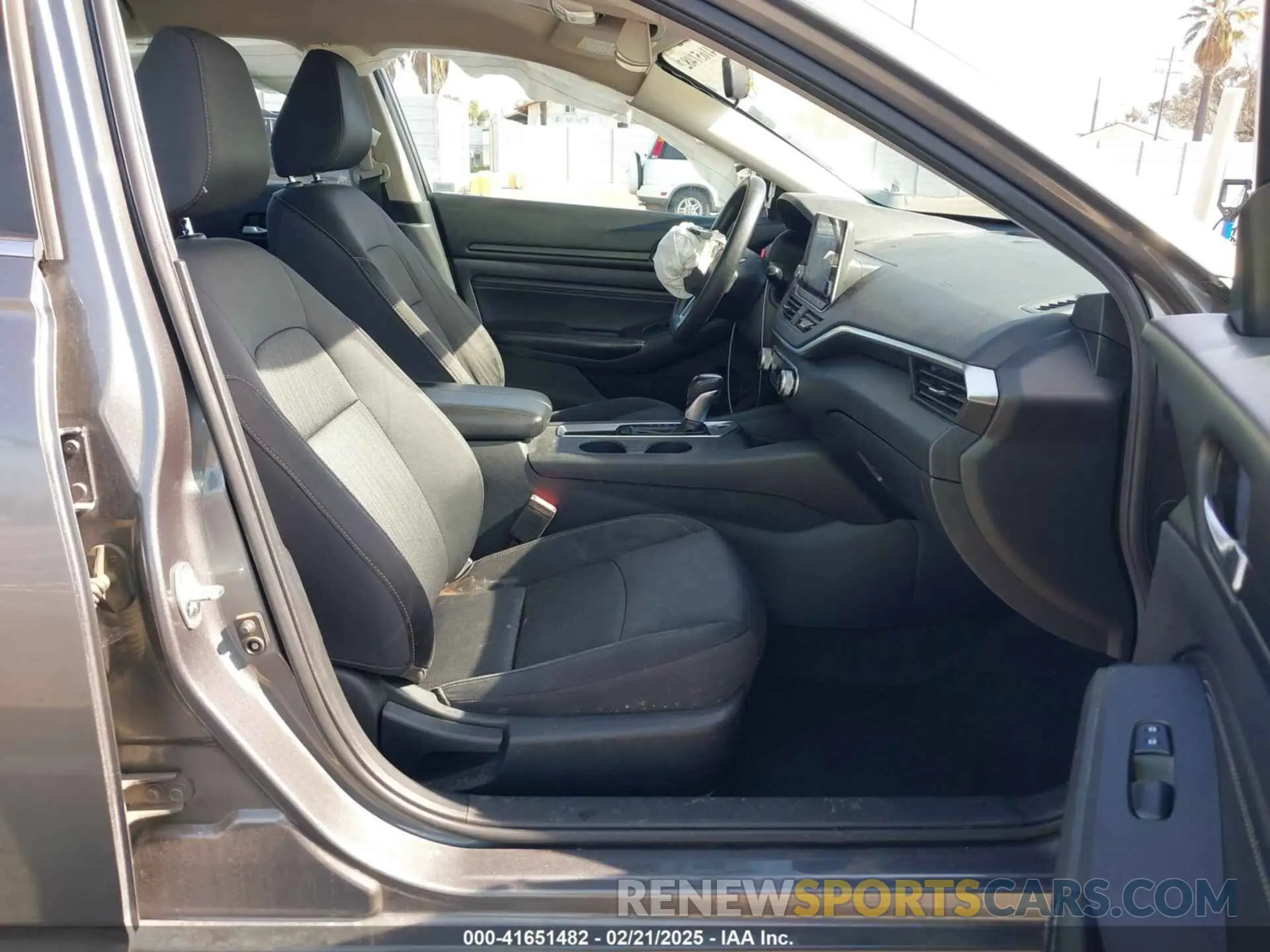 5 Photograph of a damaged car 1N4BL4BV5KC204364 NISSAN ALTIMA 2019