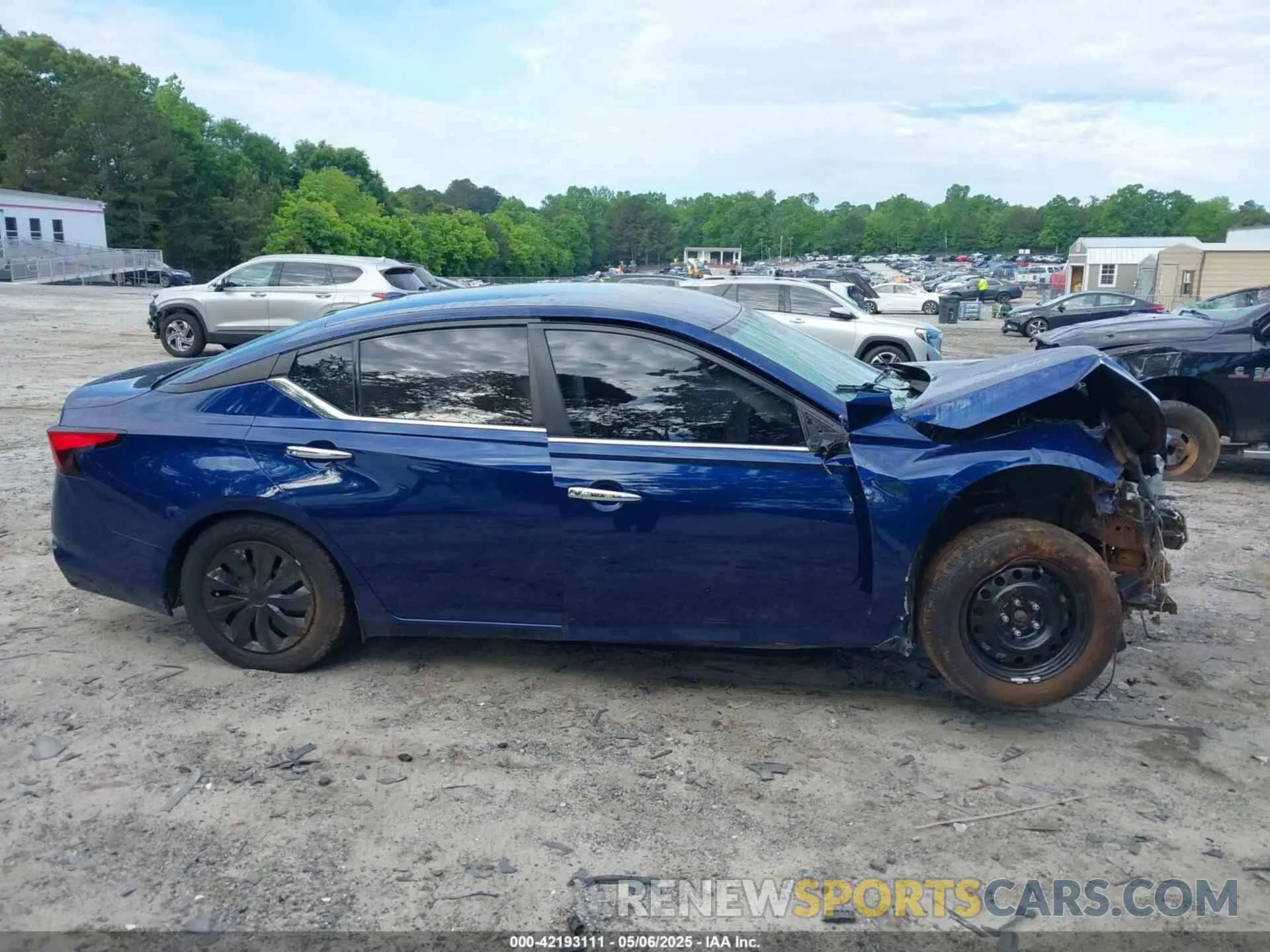 14 Photograph of a damaged car 1N4BL4BV5KC222282 NISSAN ALTIMA 2019