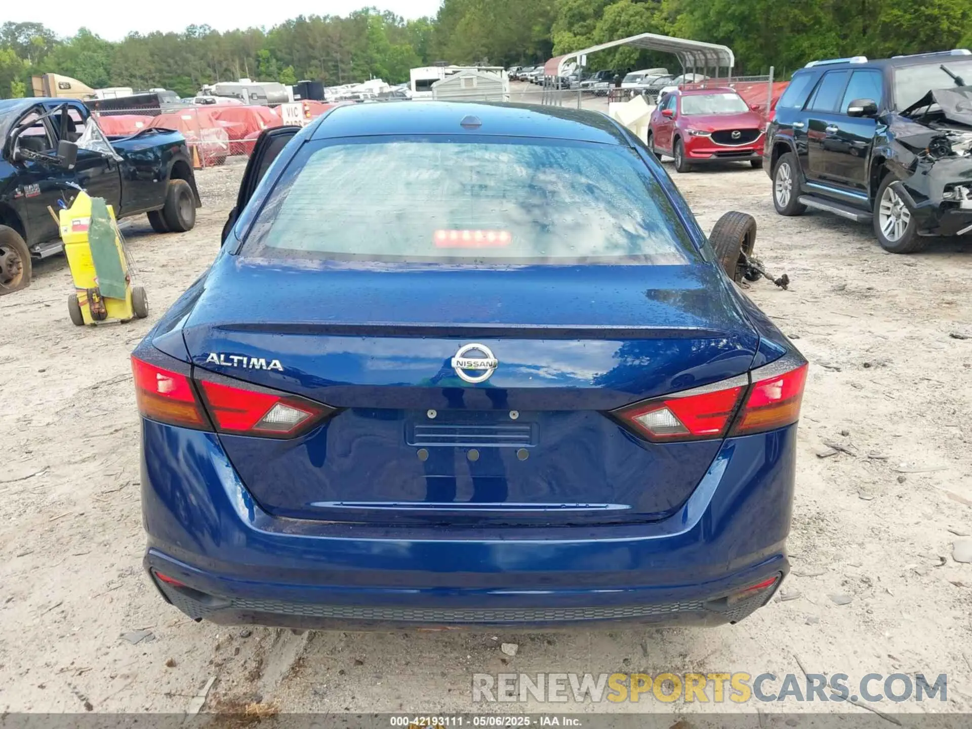 17 Photograph of a damaged car 1N4BL4BV5KC222282 NISSAN ALTIMA 2019