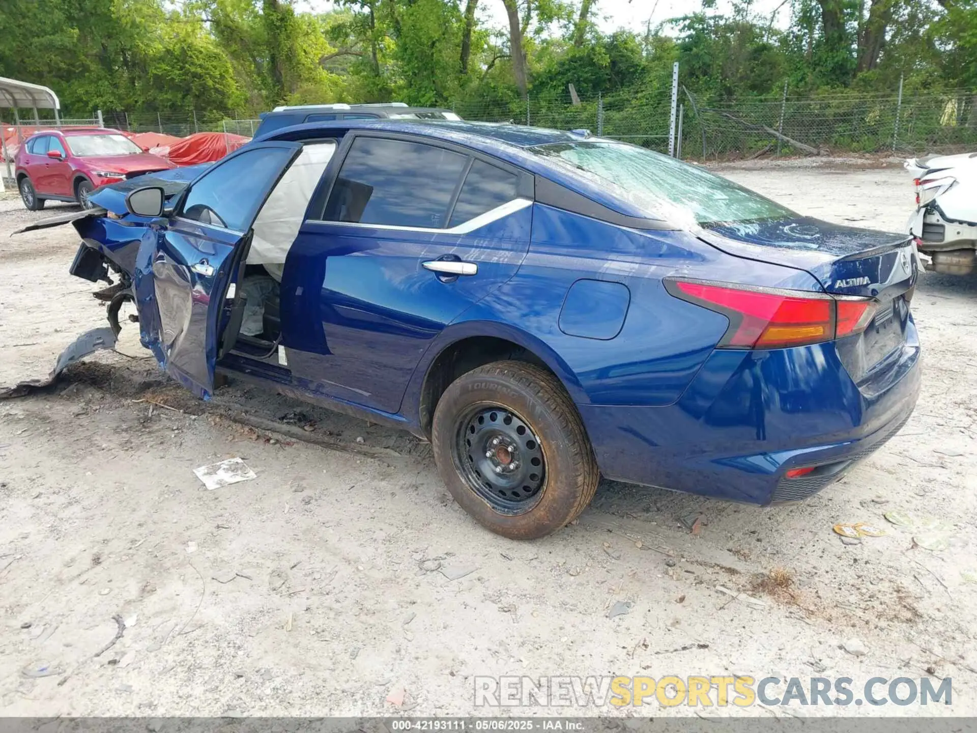 3 Photograph of a damaged car 1N4BL4BV5KC222282 NISSAN ALTIMA 2019