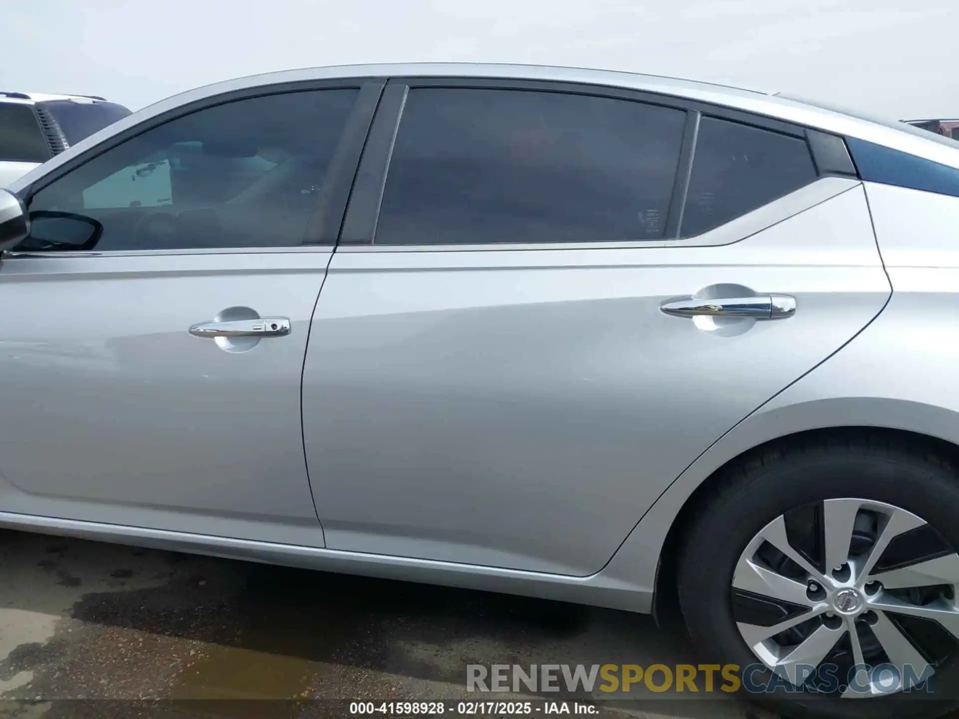 14 Photograph of a damaged car 1N4BL4BV5KC229121 NISSAN ALTIMA 2019