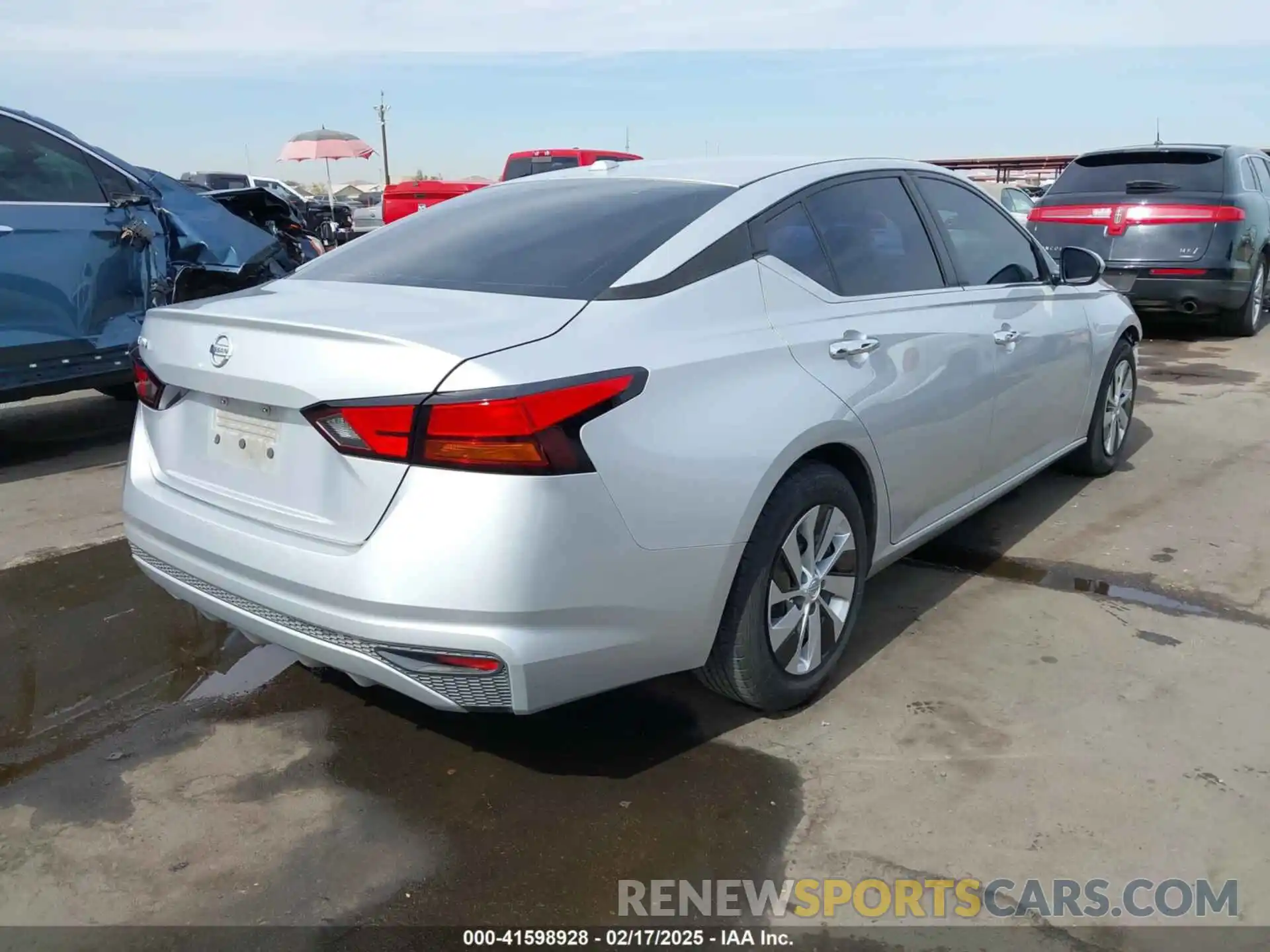 4 Photograph of a damaged car 1N4BL4BV5KC229121 NISSAN ALTIMA 2019