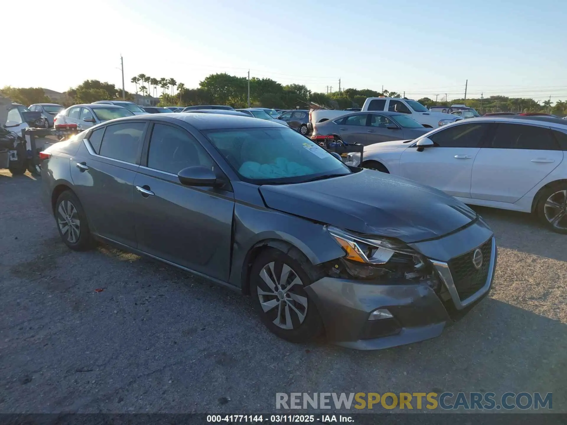 1 Photograph of a damaged car 1N4BL4BV5KC230253 NISSAN ALTIMA 2019