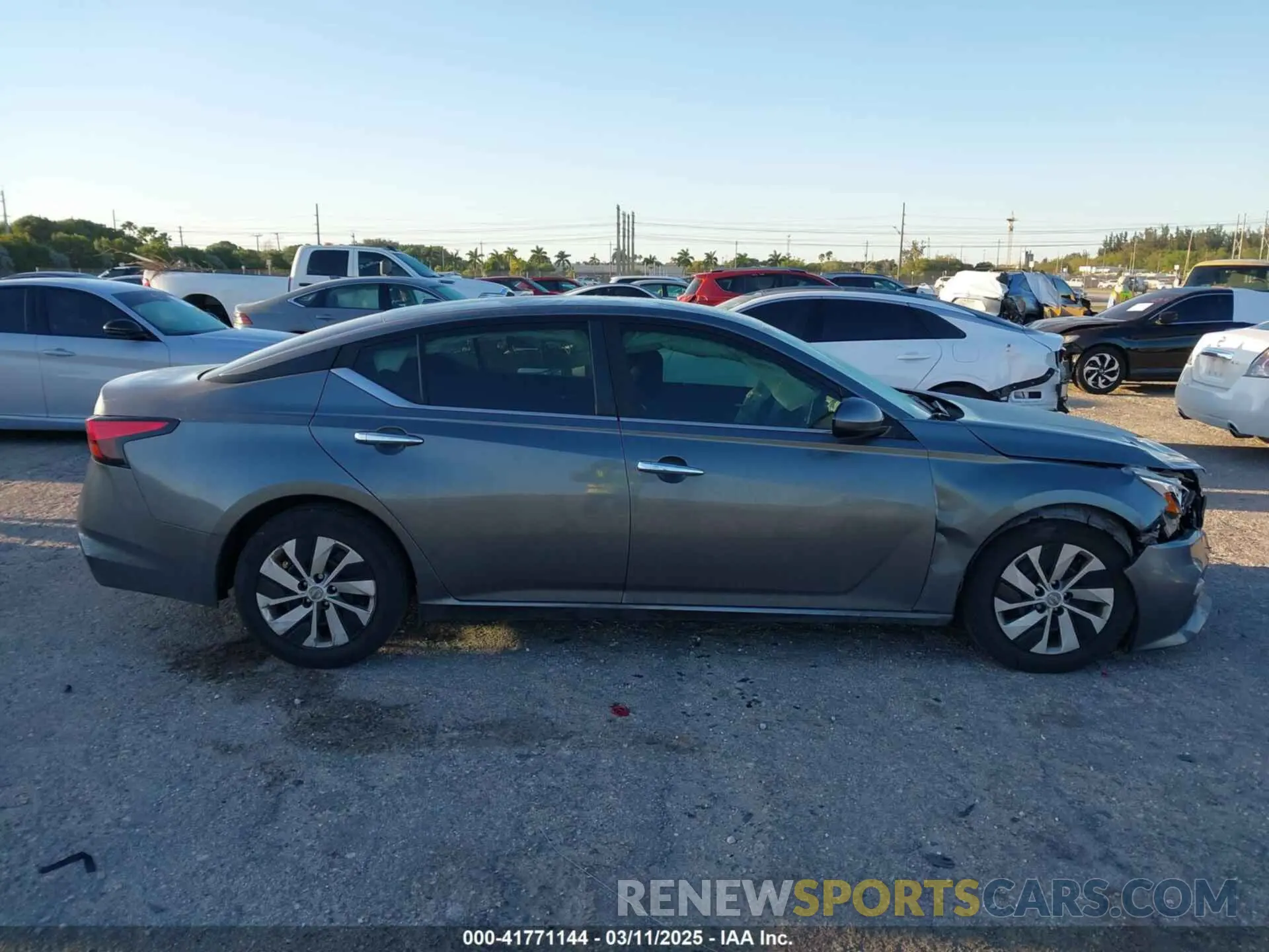 13 Photograph of a damaged car 1N4BL4BV5KC230253 NISSAN ALTIMA 2019
