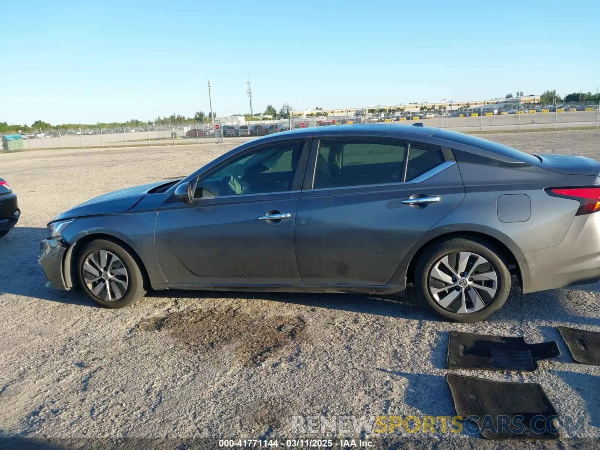 14 Photograph of a damaged car 1N4BL4BV5KC230253 NISSAN ALTIMA 2019