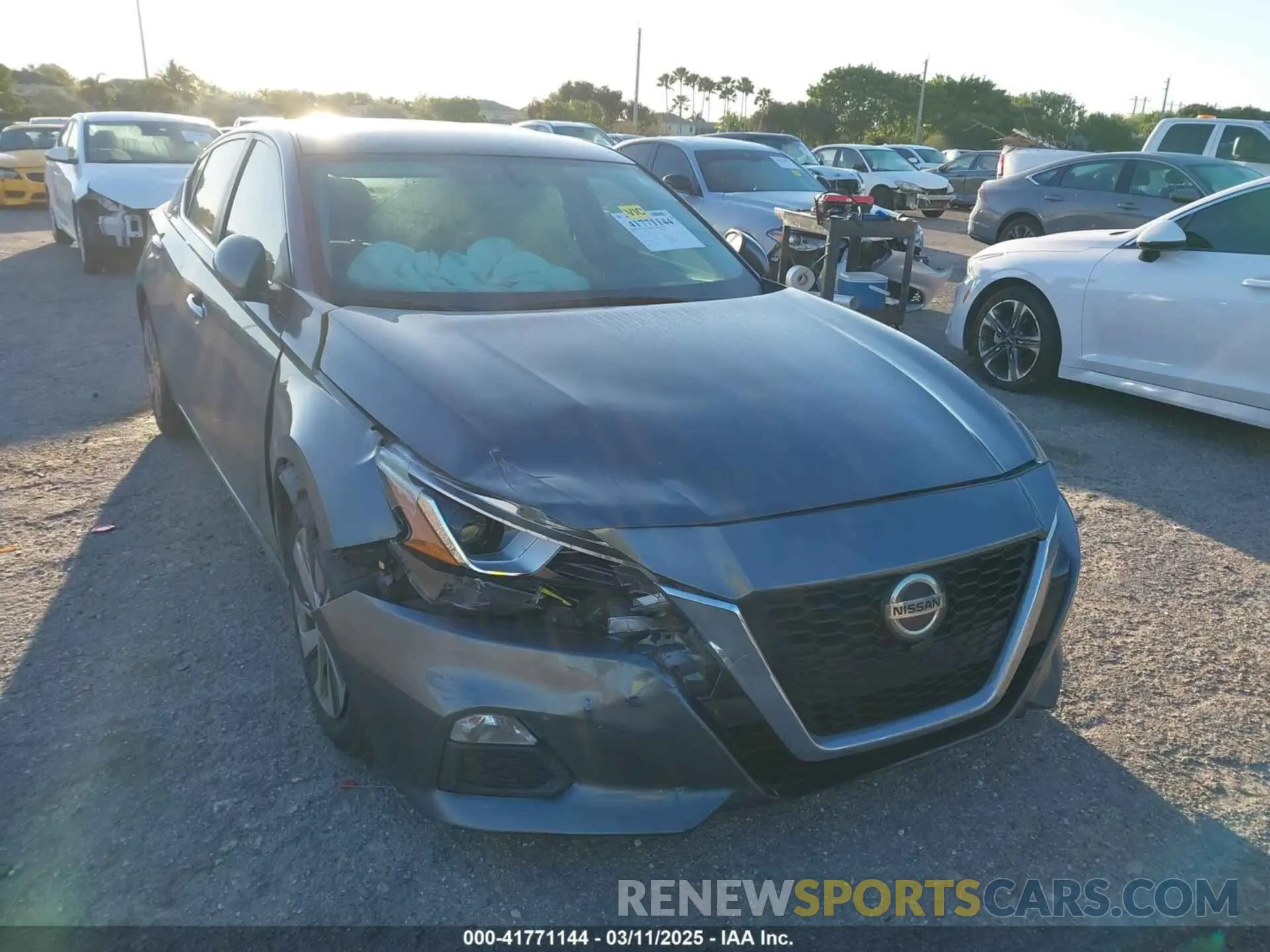 6 Photograph of a damaged car 1N4BL4BV5KC230253 NISSAN ALTIMA 2019