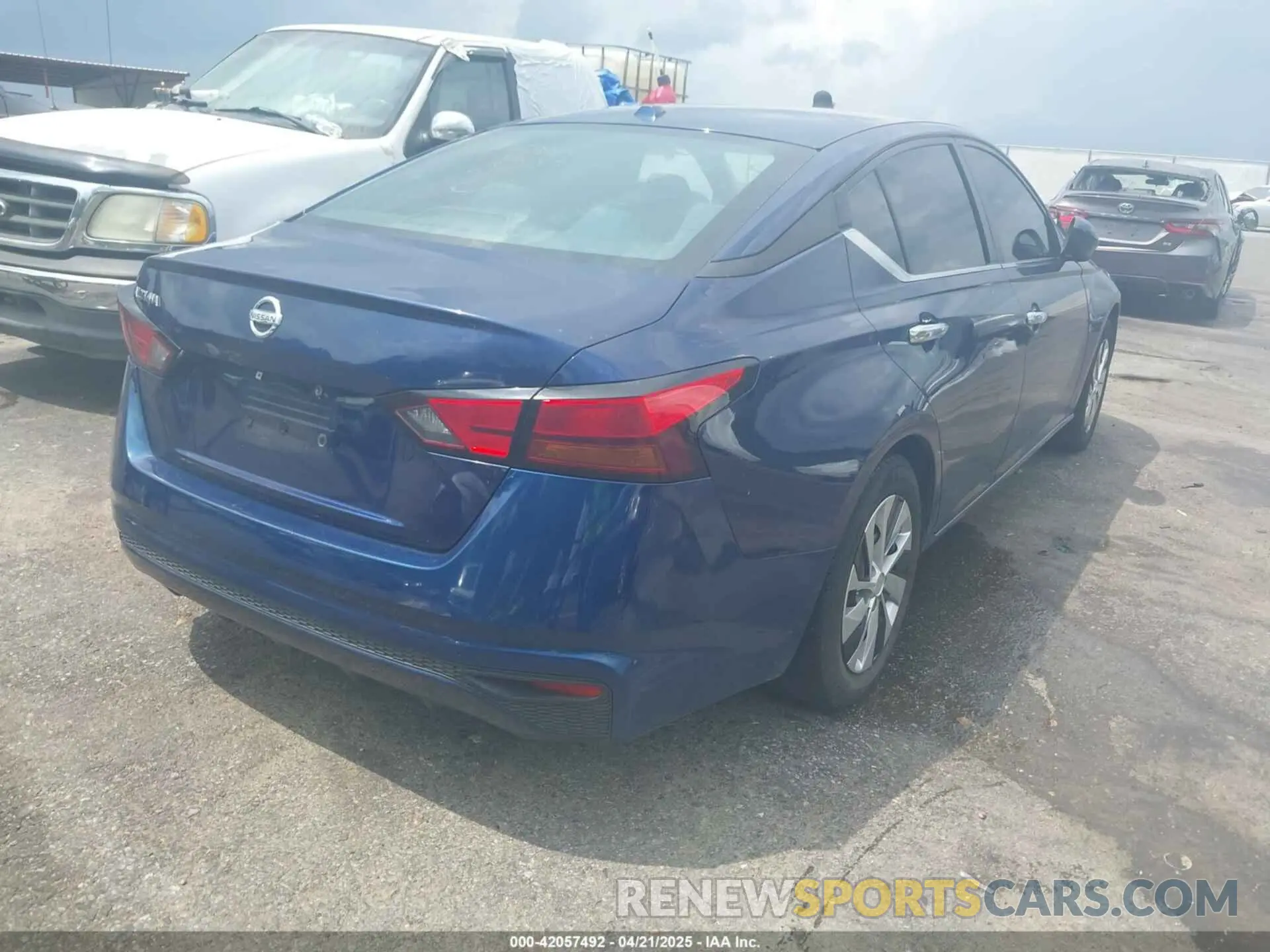 4 Photograph of a damaged car 1N4BL4BV5KC237901 NISSAN ALTIMA 2019