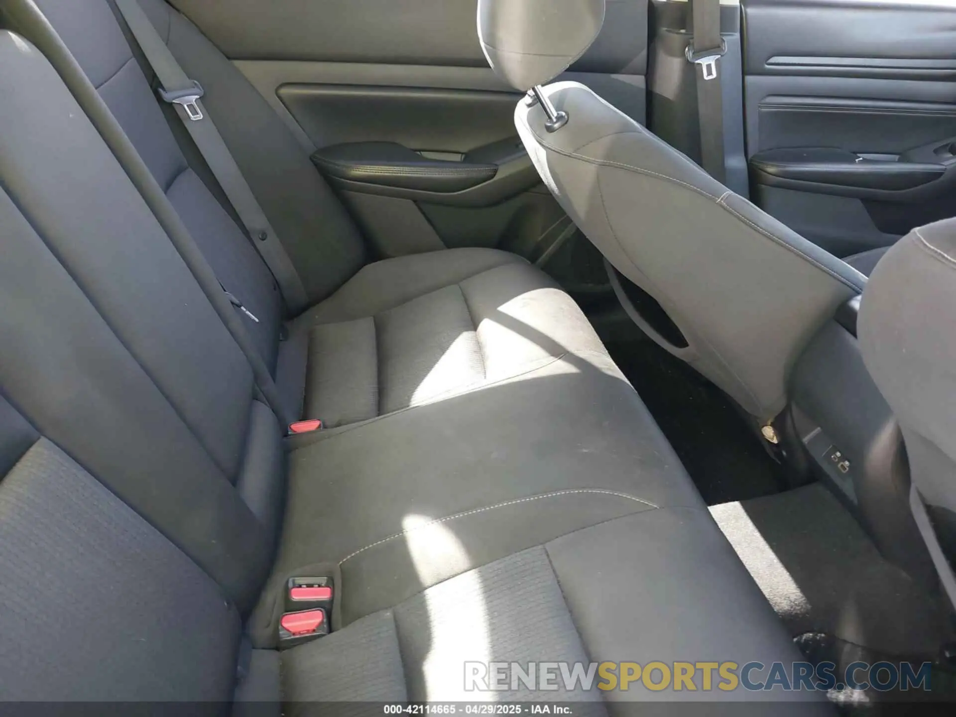 8 Photograph of a damaged car 1N4BL4BV5KC243911 NISSAN ALTIMA 2019