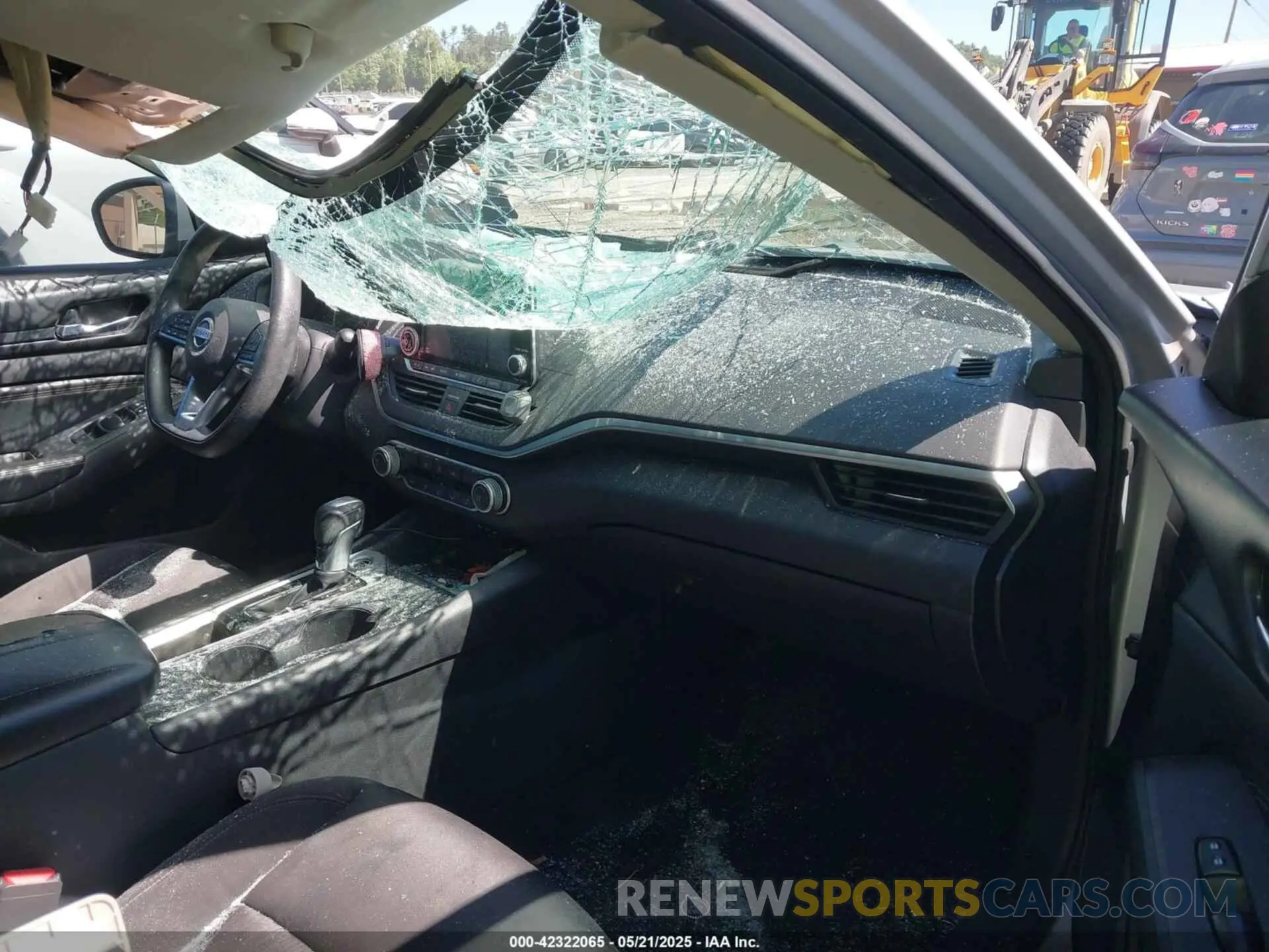 5 Photograph of a damaged car 1N4BL4BV5KC246114 NISSAN ALTIMA 2019