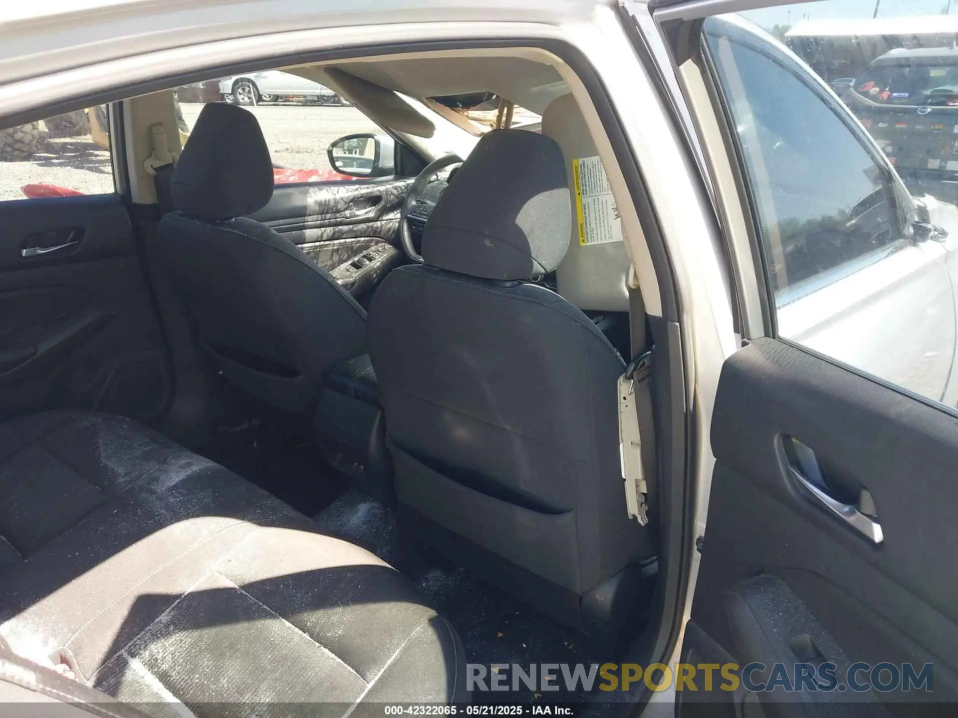 8 Photograph of a damaged car 1N4BL4BV5KC246114 NISSAN ALTIMA 2019