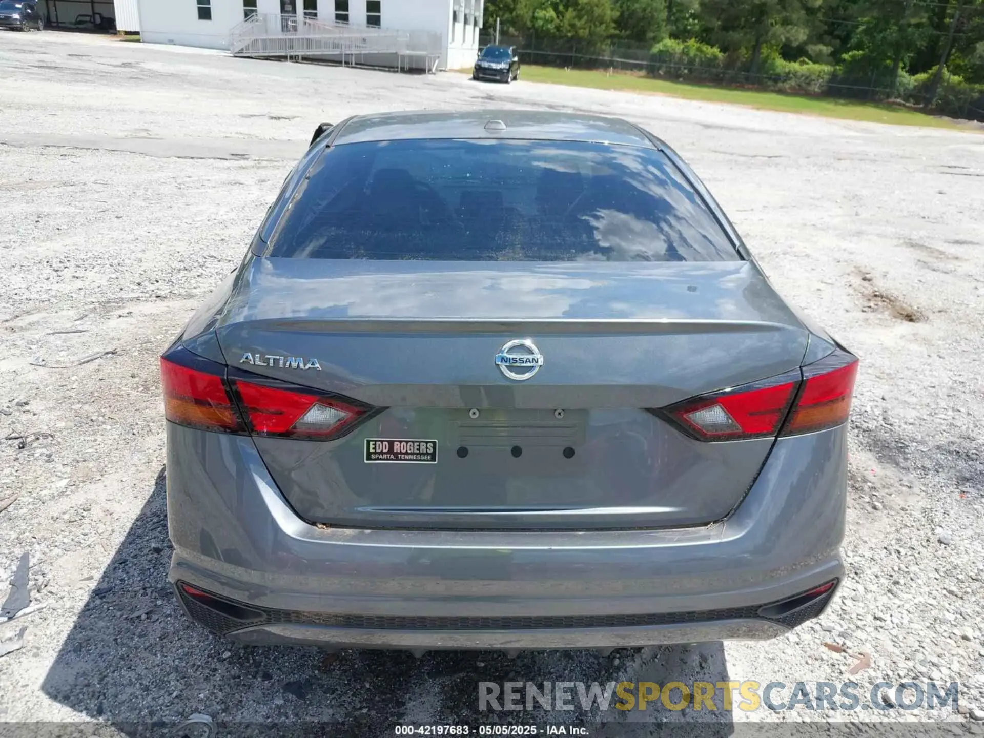 17 Photograph of a damaged car 1N4BL4BV5KC255637 NISSAN ALTIMA 2019
