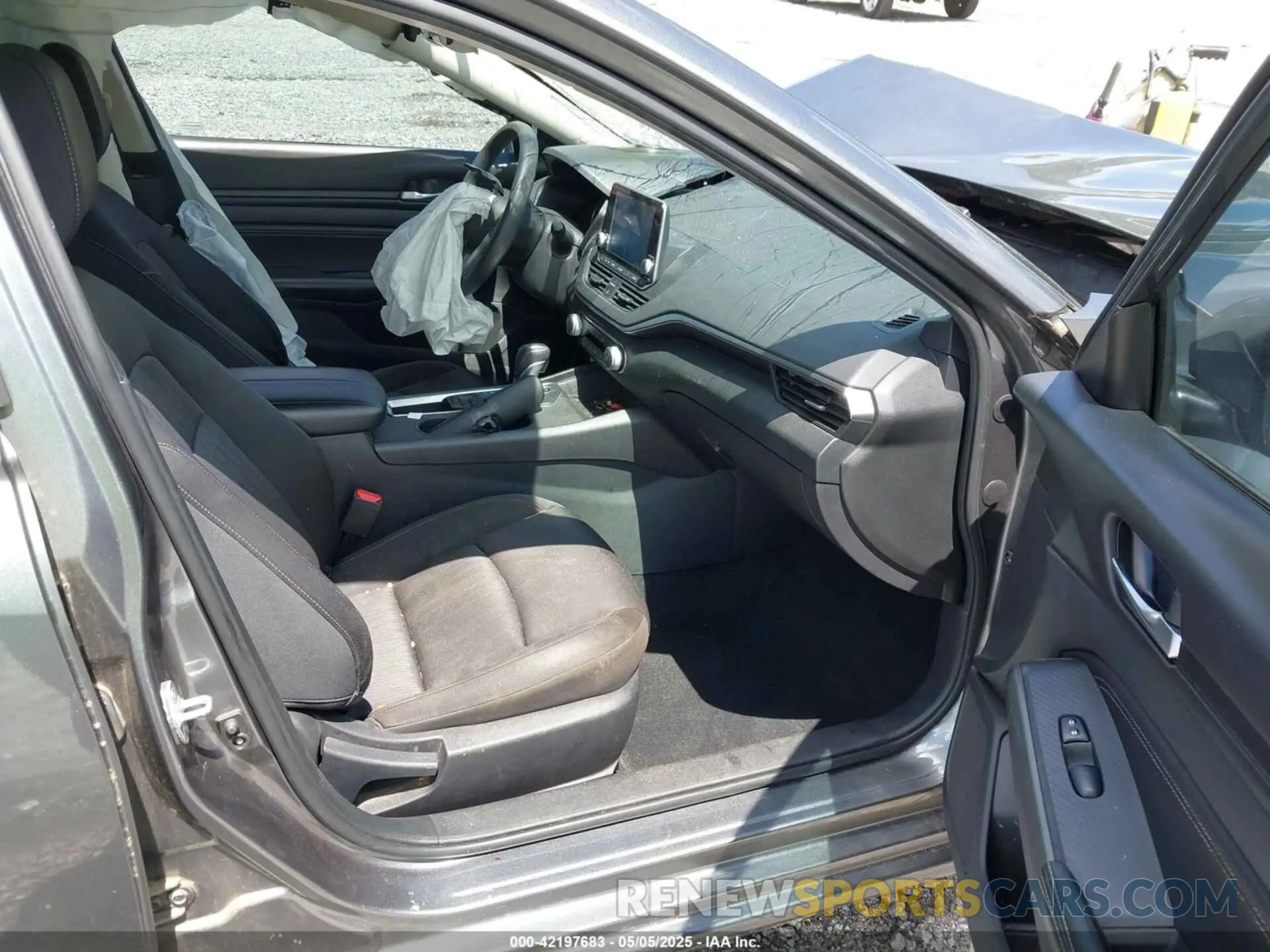 5 Photograph of a damaged car 1N4BL4BV5KC255637 NISSAN ALTIMA 2019