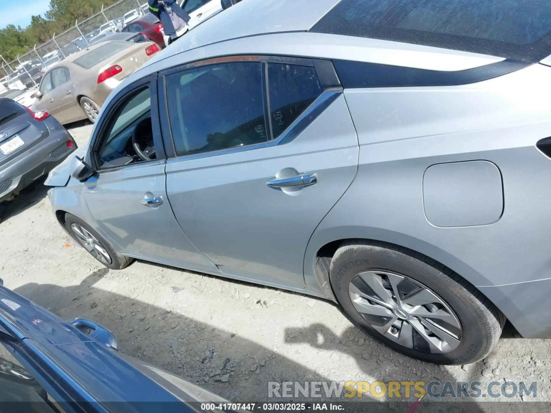 14 Photograph of a damaged car 1N4BL4BV5KN314058 NISSAN ALTIMA 2019