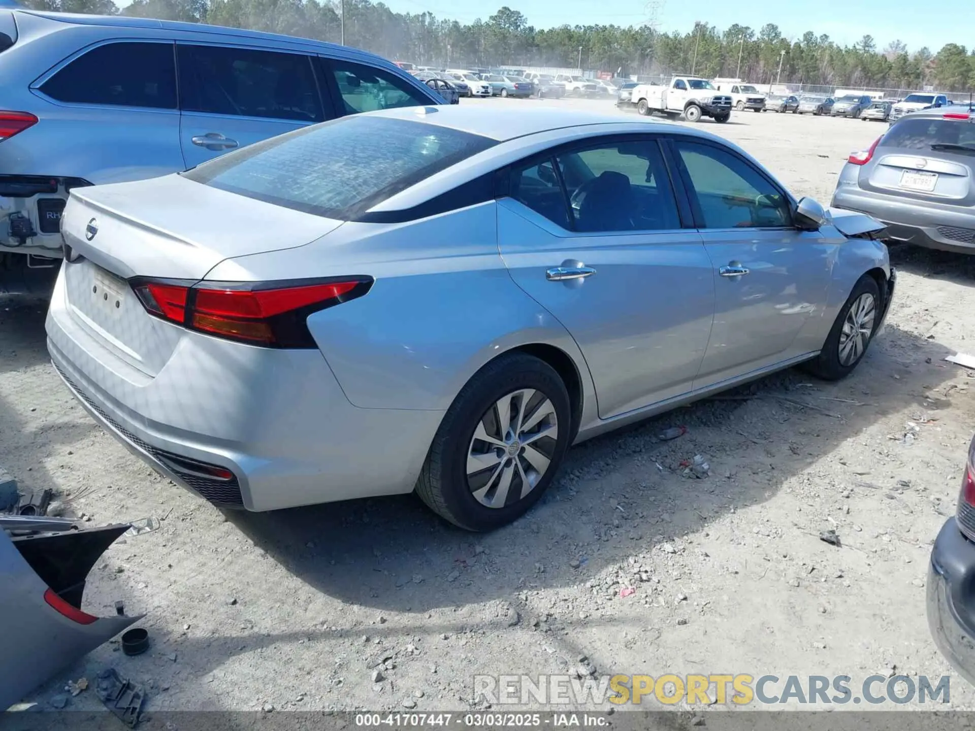 4 Photograph of a damaged car 1N4BL4BV5KN314058 NISSAN ALTIMA 2019