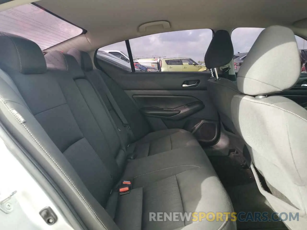 10 Photograph of a damaged car 1N4BL4BV6KC161167 NISSAN ALTIMA 2019